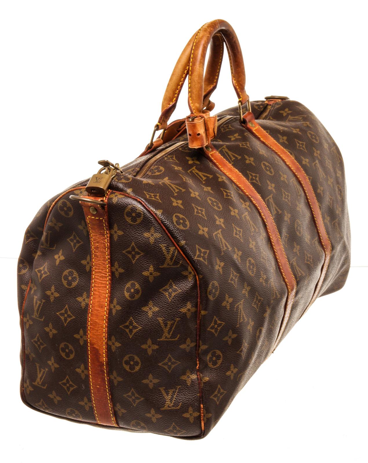 Louis Vuitton Brown Monogram Canvas Keepall 50cm Travel/Weekend Bag with monogram canvas, gold-tone hardware, trim tan vachetta leather, dual top handle, adjustable shoulder strap, and zipper closure.

440066MSC