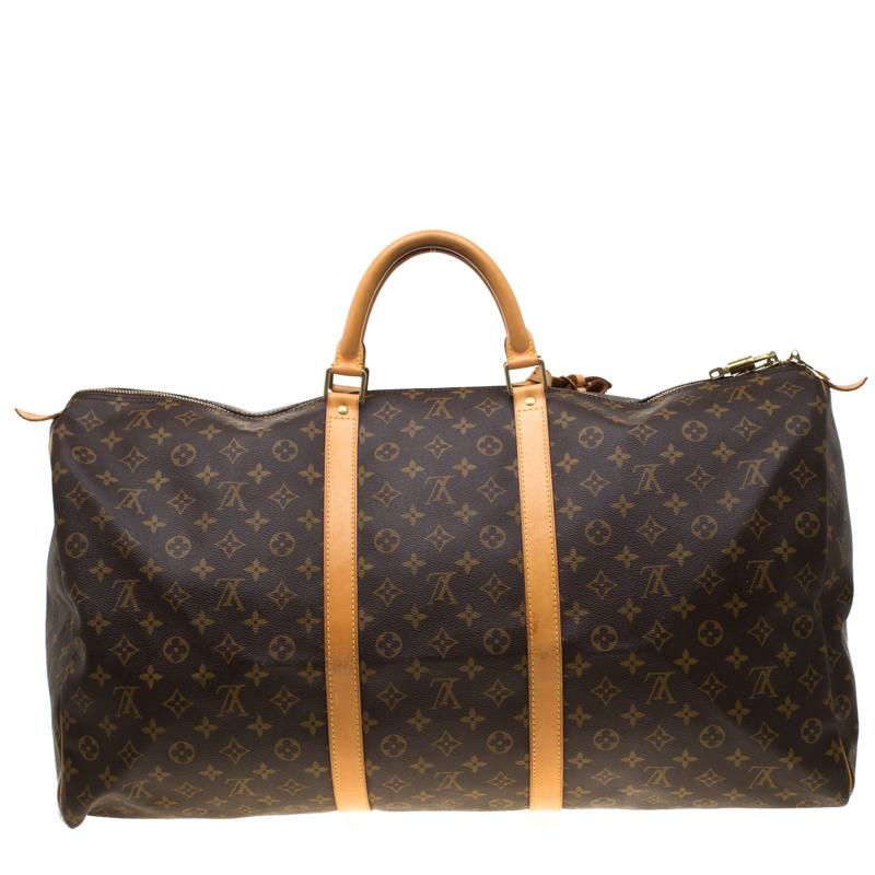 The Bandouliere 60 bag from the house of Louis Vuitton is a perfect carryall for your weekend travel. It features a durable and luxe monogram canvas body secured with a dual zipper closure at the top. It comes fitted with two rolled handles at the