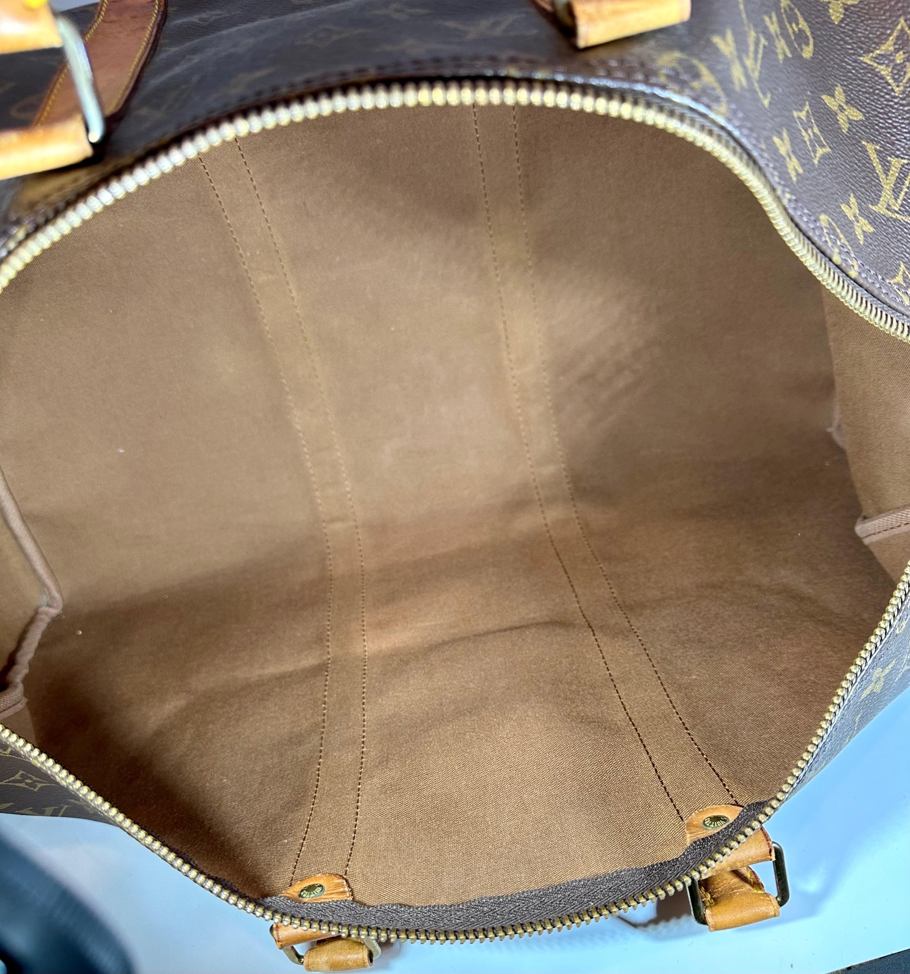 LOUIS VUITTON Keepall en toile marron avec monogramme  Sac à bagages  50, Boston Sac 4