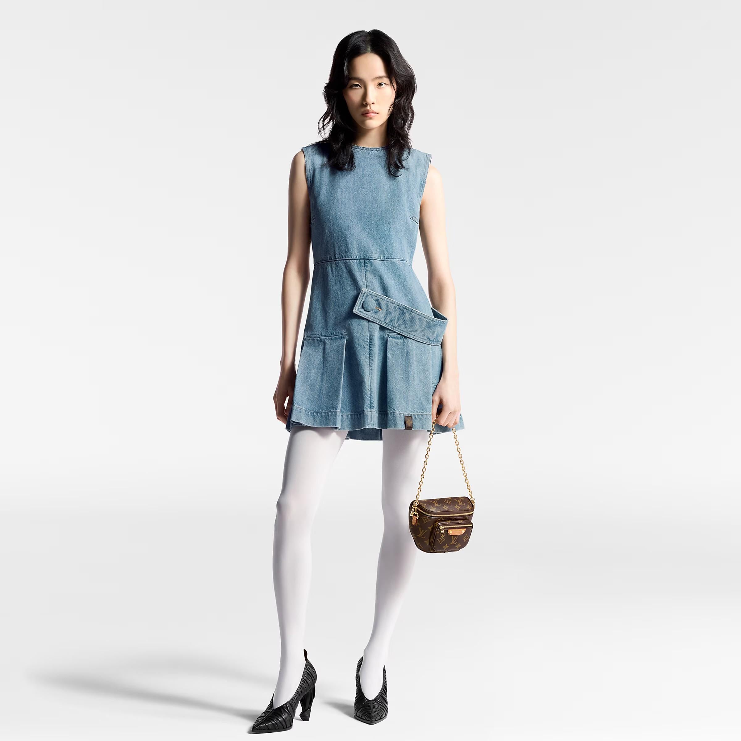 LOUIS VUITTON marrón Monograma lona MINI BUMBAG Bolso de hombro en venta 4
