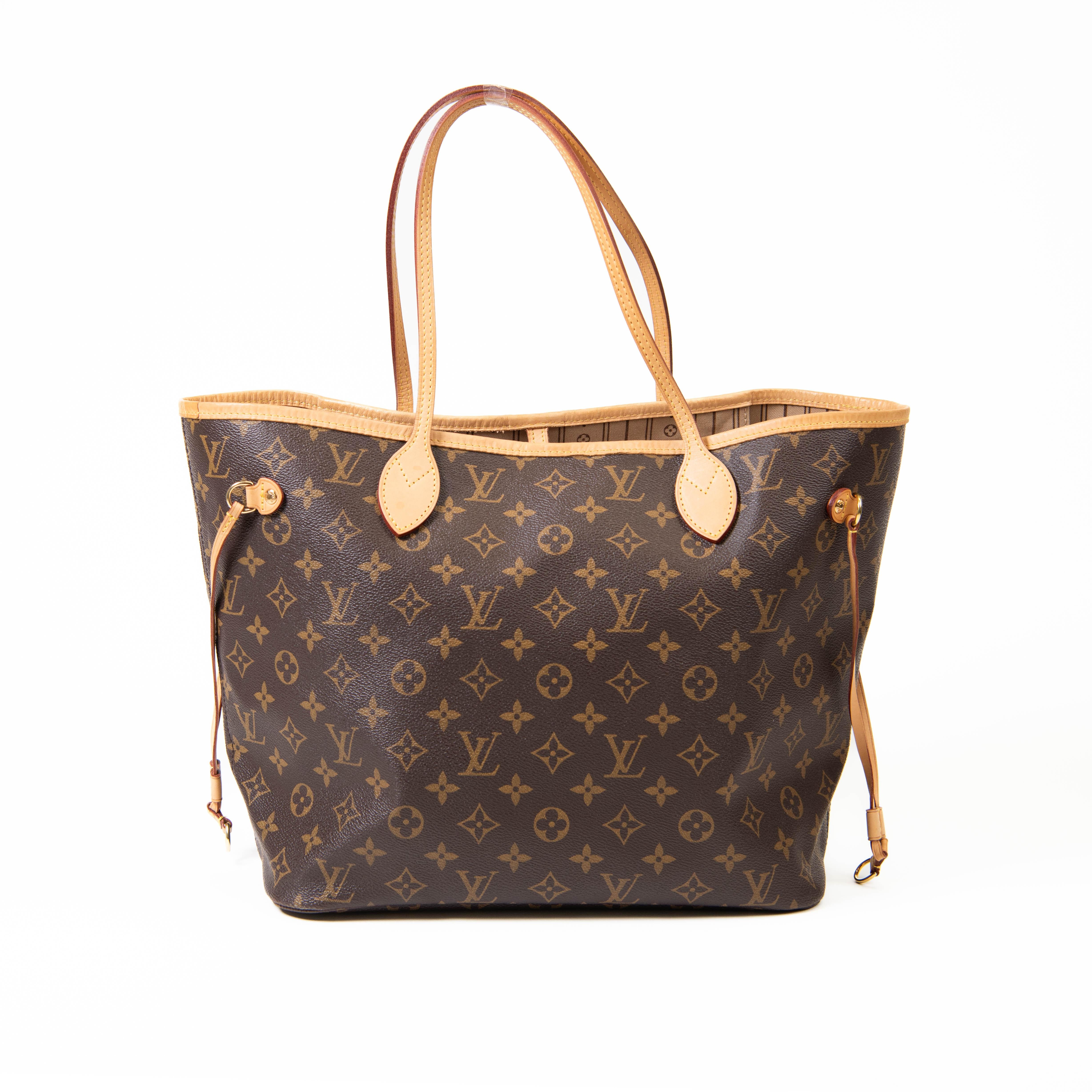 100% Authentic 

The Neverfull MM tote unites timeless design with heritage details. Made from supple Monogram canvas with natural cowhide trim, it is roomy yet not bulky, with side laces that cinch for a sleek allure or loosen for a casual look.