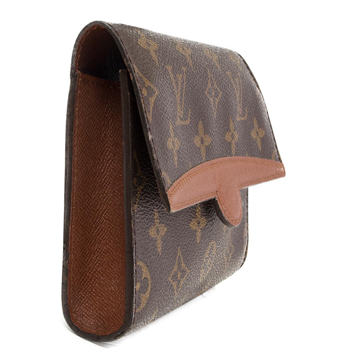 100% authentic Louis Vuitton 'Pochette Arche' fanny pack in brown and olive green monogram canvas. Opens with a push button under the flap. Belt is missing. Belt loops fit a 3cm/1.18inches belt. Has been used and is in excellent condition. 

Height