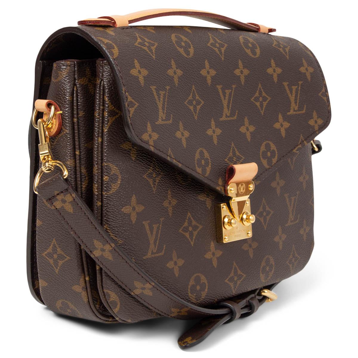 100% authentic Louis Vuitton Pochette Métis bag in the House’s Monogram canvas features a distinctive S-lock closure with a polished gold-tone finish and a zipped back pocket. Lined in dark brown alcantara with two compartments and one slip pocket