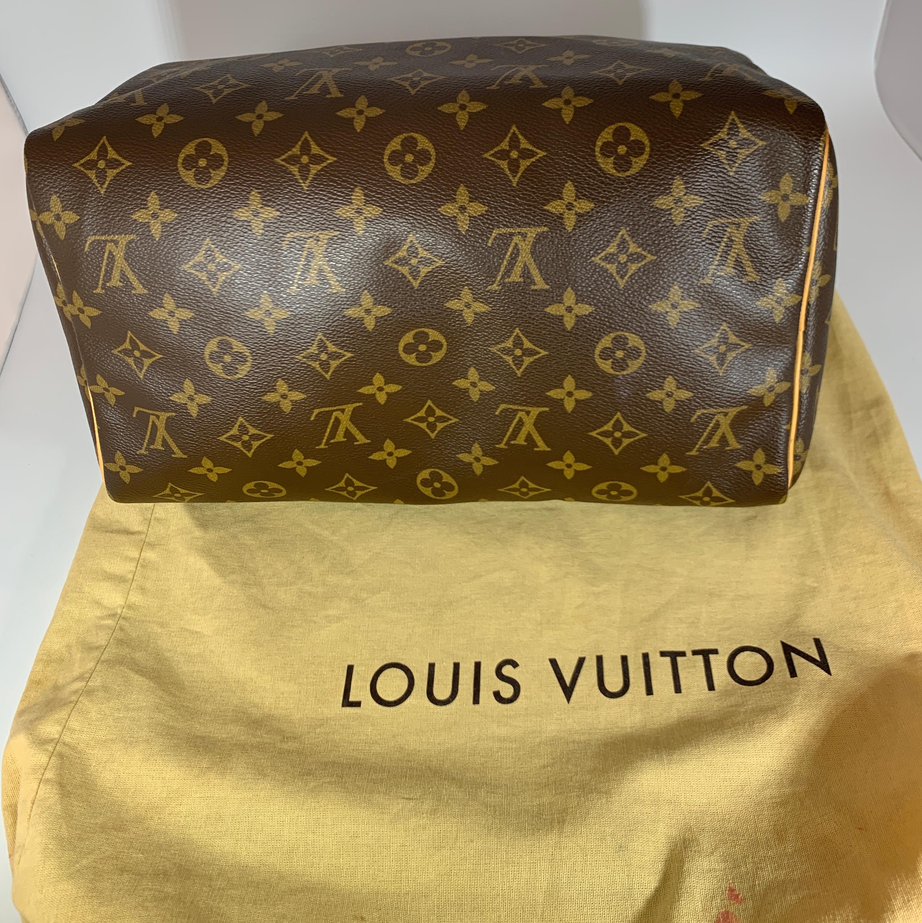 A Louis Vuitton logo-printed Louis Vuitton Speedy 30  with leather trim with bring a touch of heritage luxury wherever you carry it.
Over all Excellent  condition, Like  new
No stain , no fading , lining is in great shape
It will come  in  a Louis