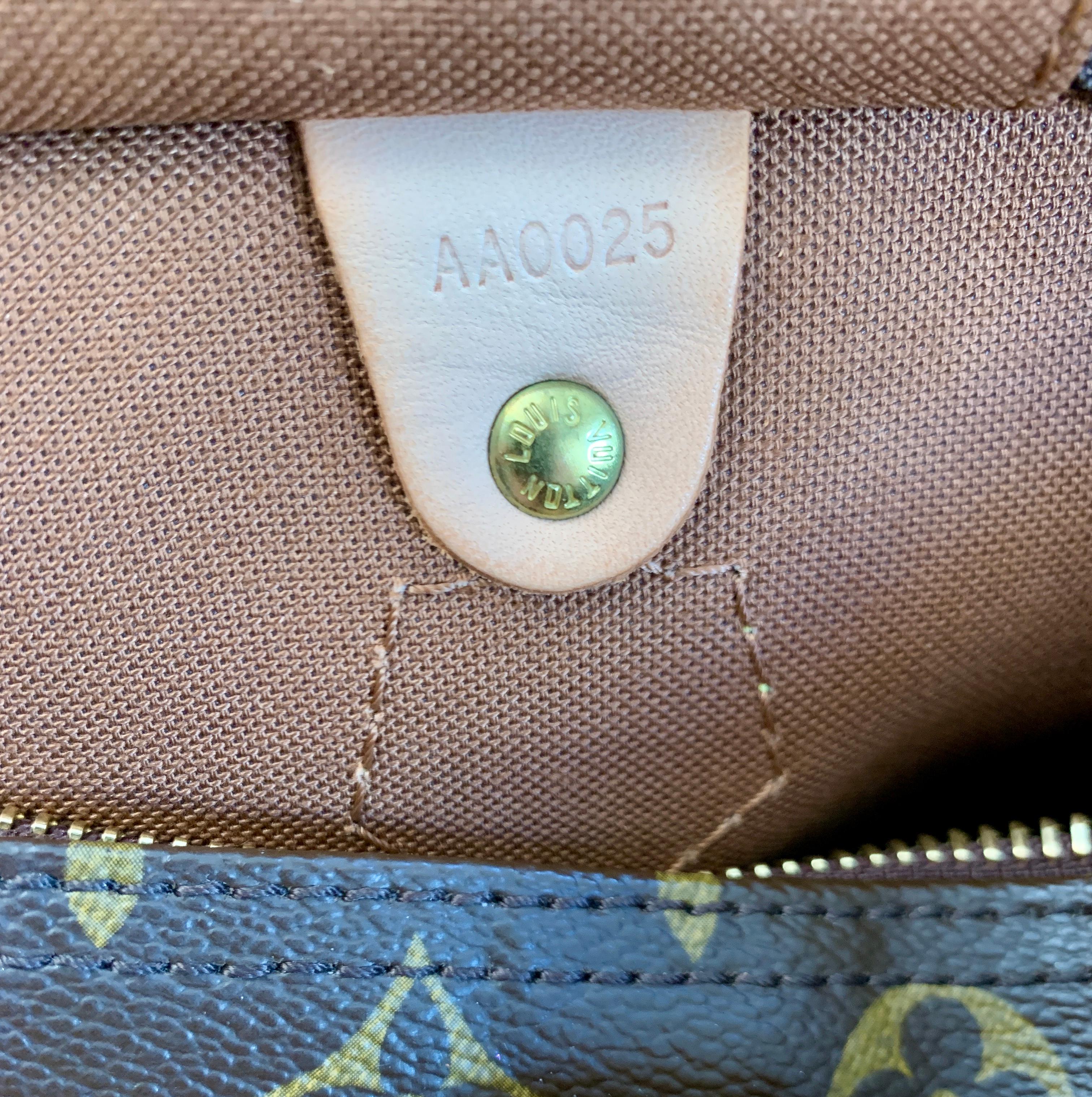 A Louis Vuitton logo-printed Louis Vuitton Speedy 30  with leather trim with bring a touch of heritage luxury wherever you carry it.
Over all Excellent  condition, Like  new
No stain , no fading , lining is in great shape
It will come  in  a Louis