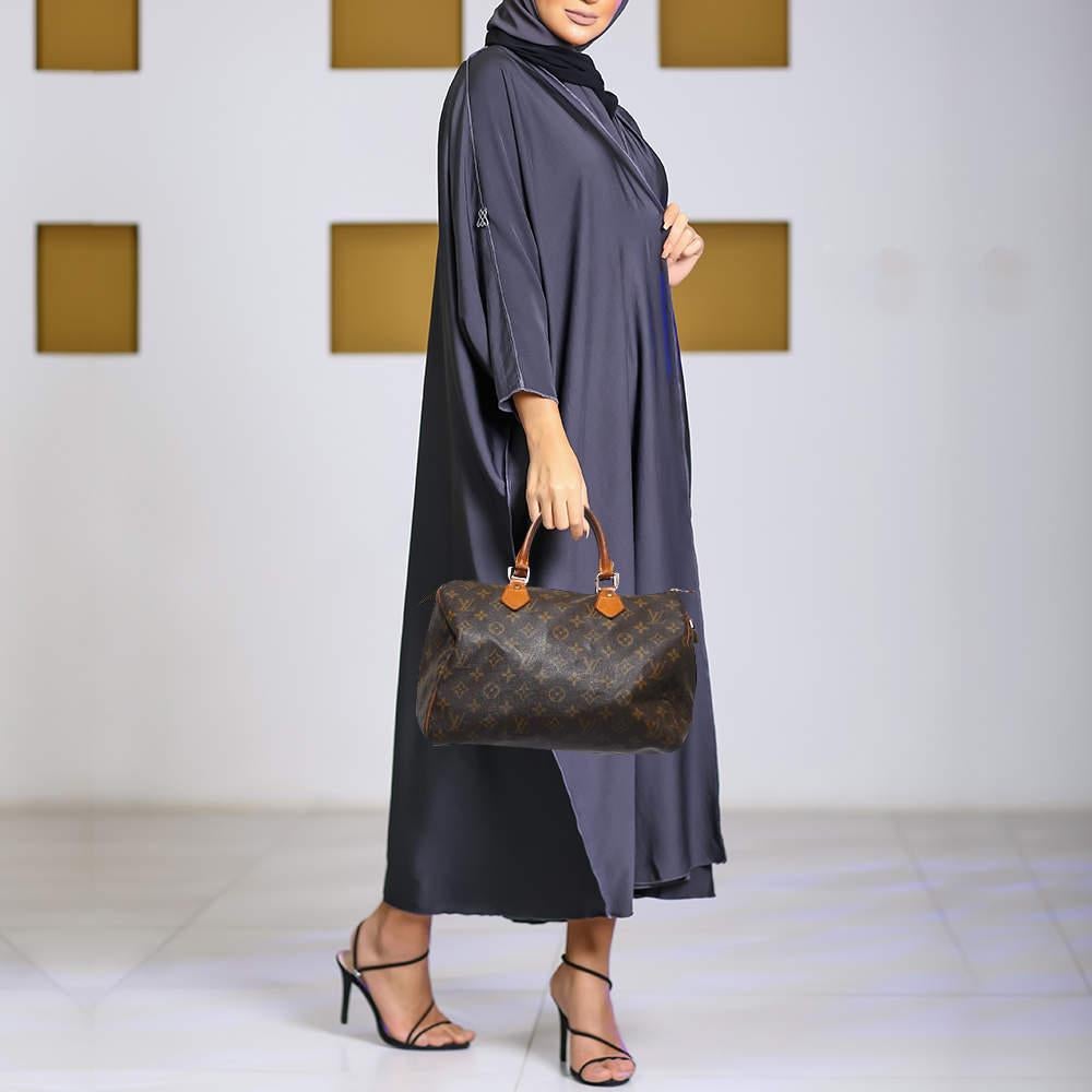 A classic handbag comes with the promise of enduring appeal, boosting your style time and again. This designer bag is one such creation. It’s a fine purchase.

