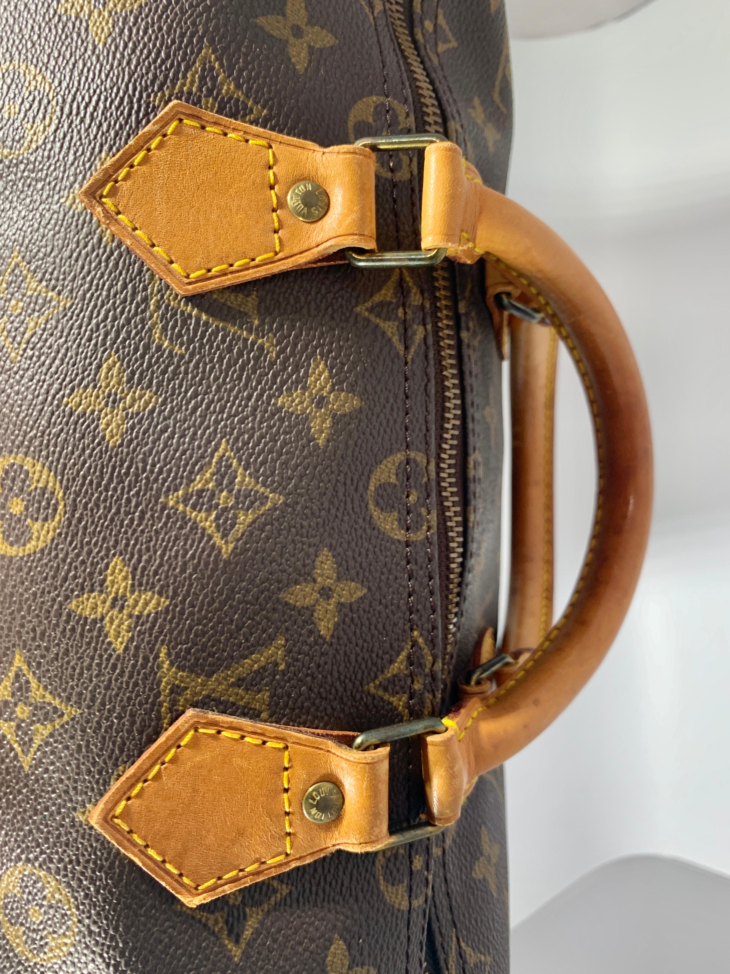 LOUIS VUITTON Brown Monogram Canvas Speedy 35, Excellent Condition, Most popular In Excellent Condition For Sale In New York, NY