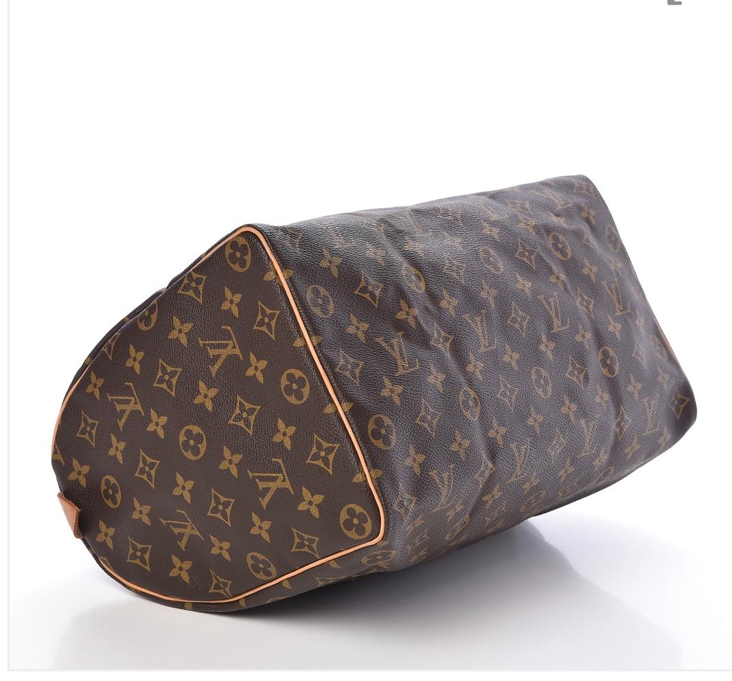 LOUIS VUITTON  Monogram Speedy 40 Bag
Pre Owned But in Excellent condition
no Stains and no Fading
Type of Bag: Handbag
Material:  Canvas
Color: Brown
Country of Origin: France
Date Code: MB 0032
Size: Handle Drop: 6 in.
Condition Quality:  Very