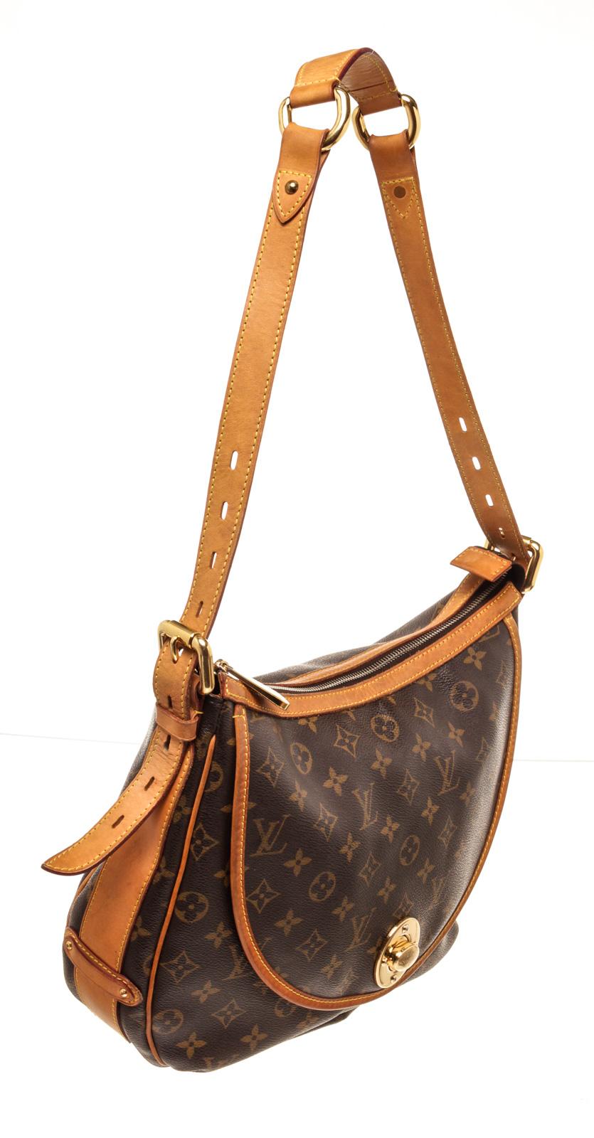 Louis Vuitton Brown Monogram Canvas Tulum GM Shoulder Bag with material monogram canvas gold-tone hardware, trim tan vachetta leather, interior slip pocket, shoulder straps and zipper closure.

440057MSC 