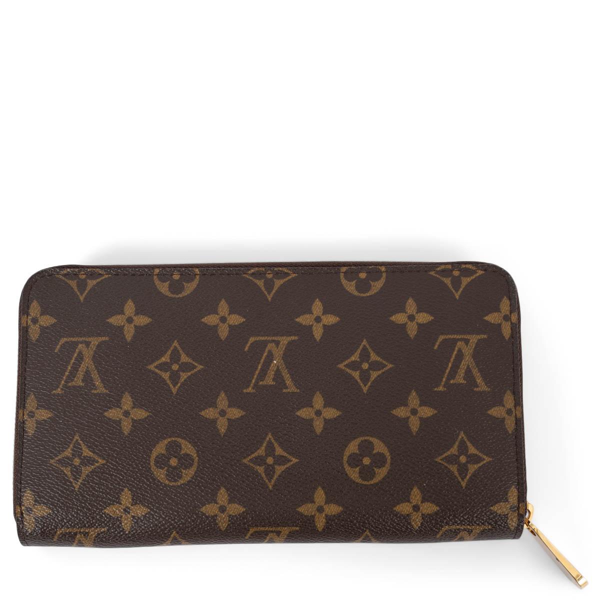 100% authentic Louis Vuitton Zippy organizer wallet in monogram canvas. Features a passport holder, one pen holder. Has 12 card holders and a coin compartment with zipper closure. Lined in congac coated canvas. Has been carried and is in excellent