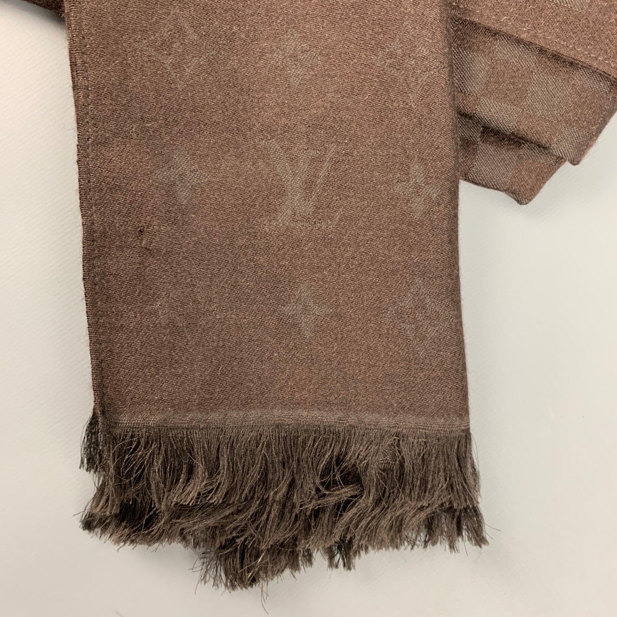LOUIS VUITTON scarf comes in a brown monogram cashmere and silk jacquard material. Made in Italy.Very Good Pre-Owned Condition.  

Measurements: 
  80 inches  x 12 inches  
  
  
 
Reference: 126857
Category: Scarves & Shawls
More Details
   