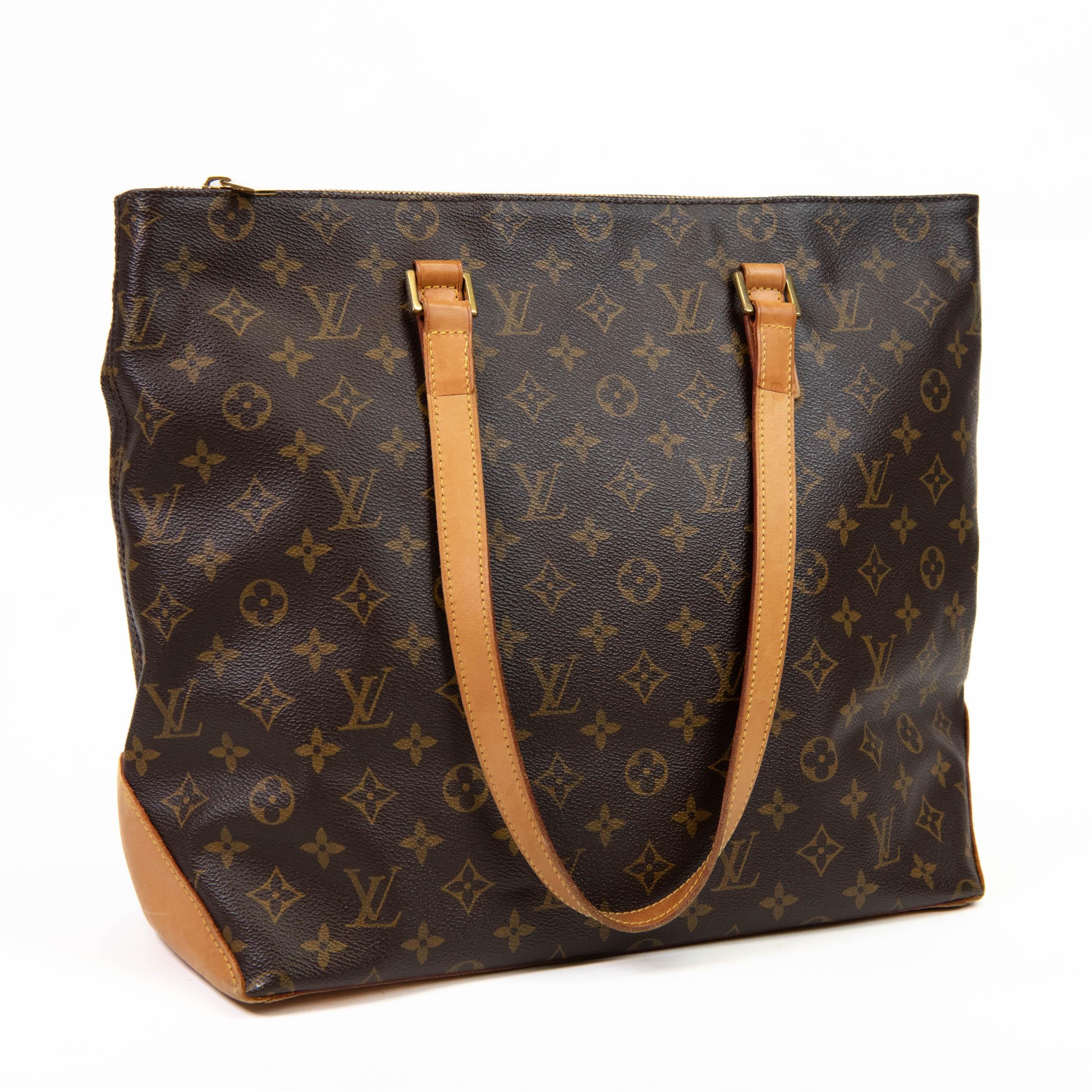 100% Authentic

This chic shoulder bag is crafted of traditional Louis Vuitton monogram coated canvas. The bag features vachetta cowhide leather shoulder straps with brass links and a zipper top. This opens to a spacious cocoa fabric interior with a