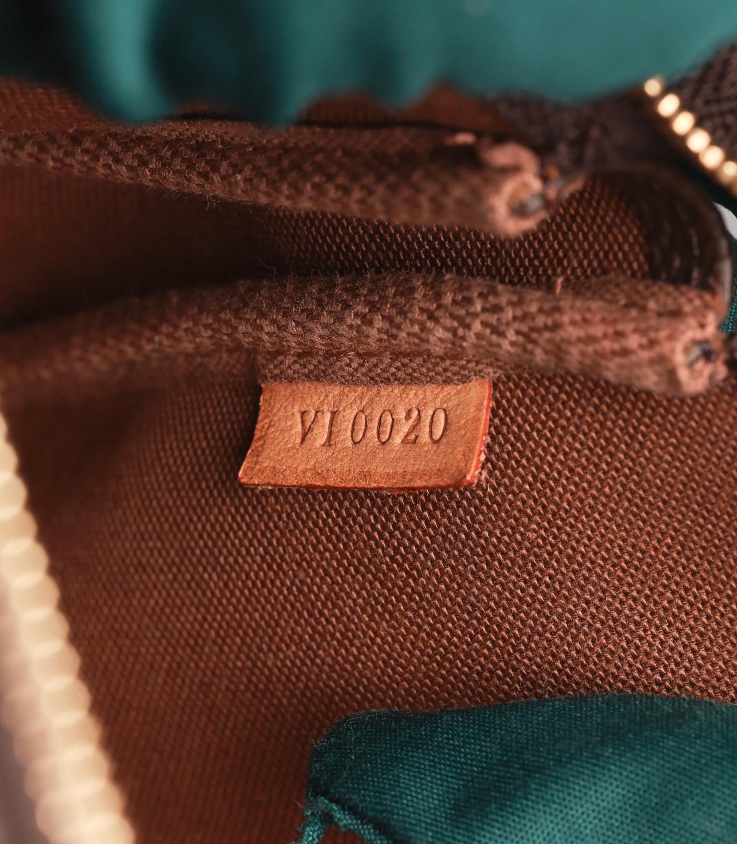 Pochette Vintage Louis Vuitton en toile Coates et cuir de veau marron avec Monogramme en vente 4