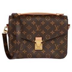 VUITTON Braune beschichtete Segeltuch-Pochette Metis mit Monogramm