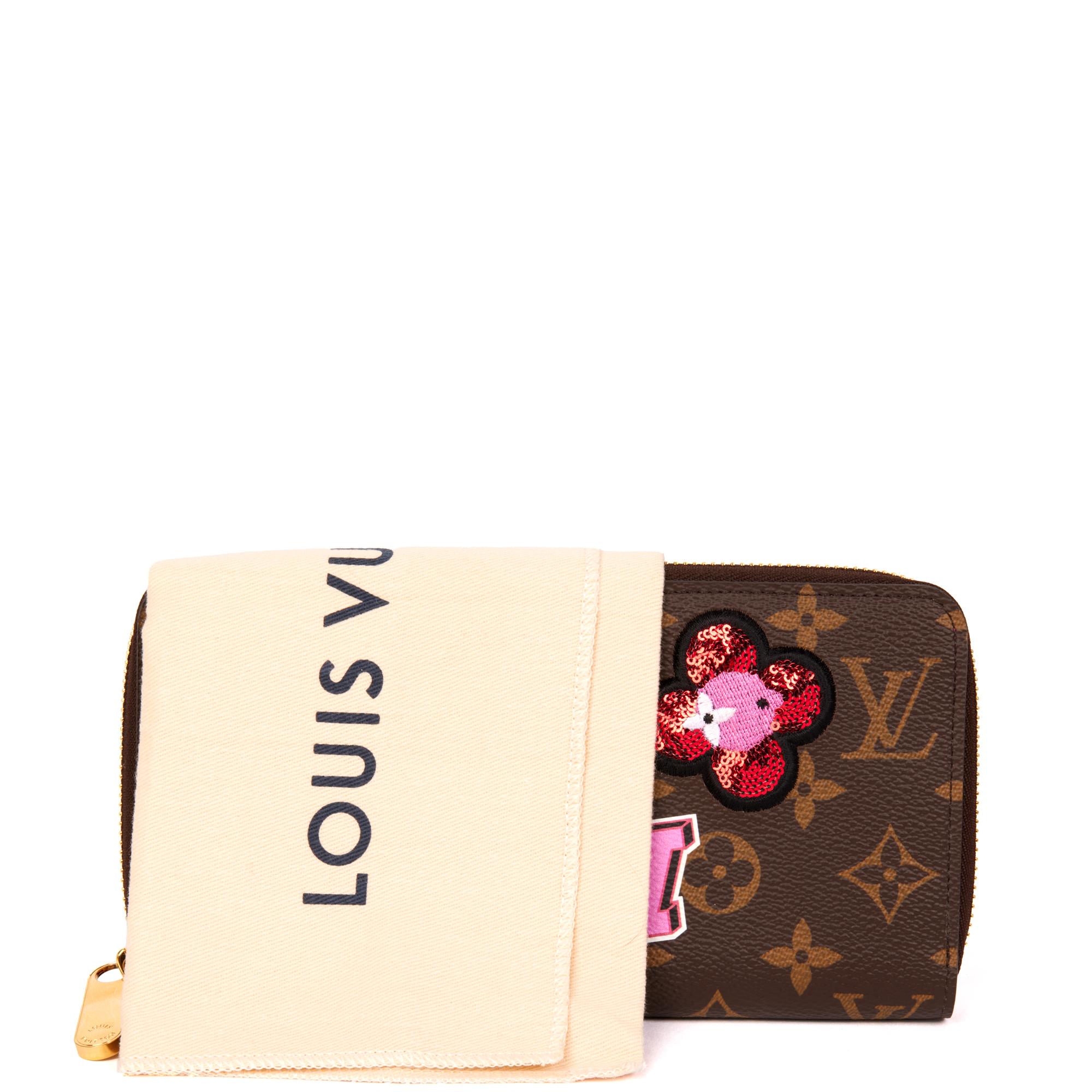 De las mujeres Louis Vuitton CARTERA CON CREMALLERA EN LONA REVESTIDA DE MONOGRAMA MARRON PRINTS & PATCHES