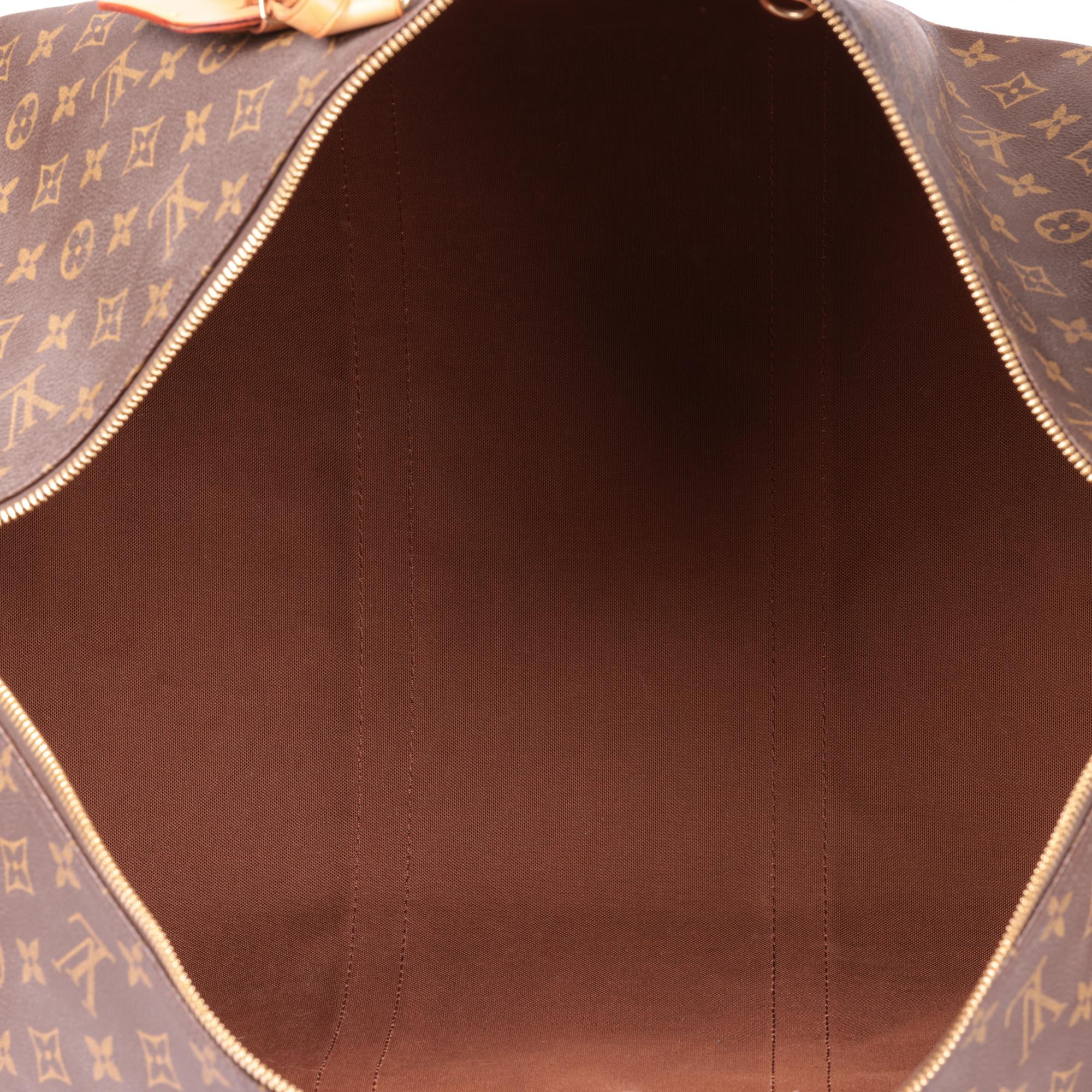 LOUIS VUITTON Keepall vintage en toile enduite marron et cuir de vachette avec monogramme, 60 en vente 4