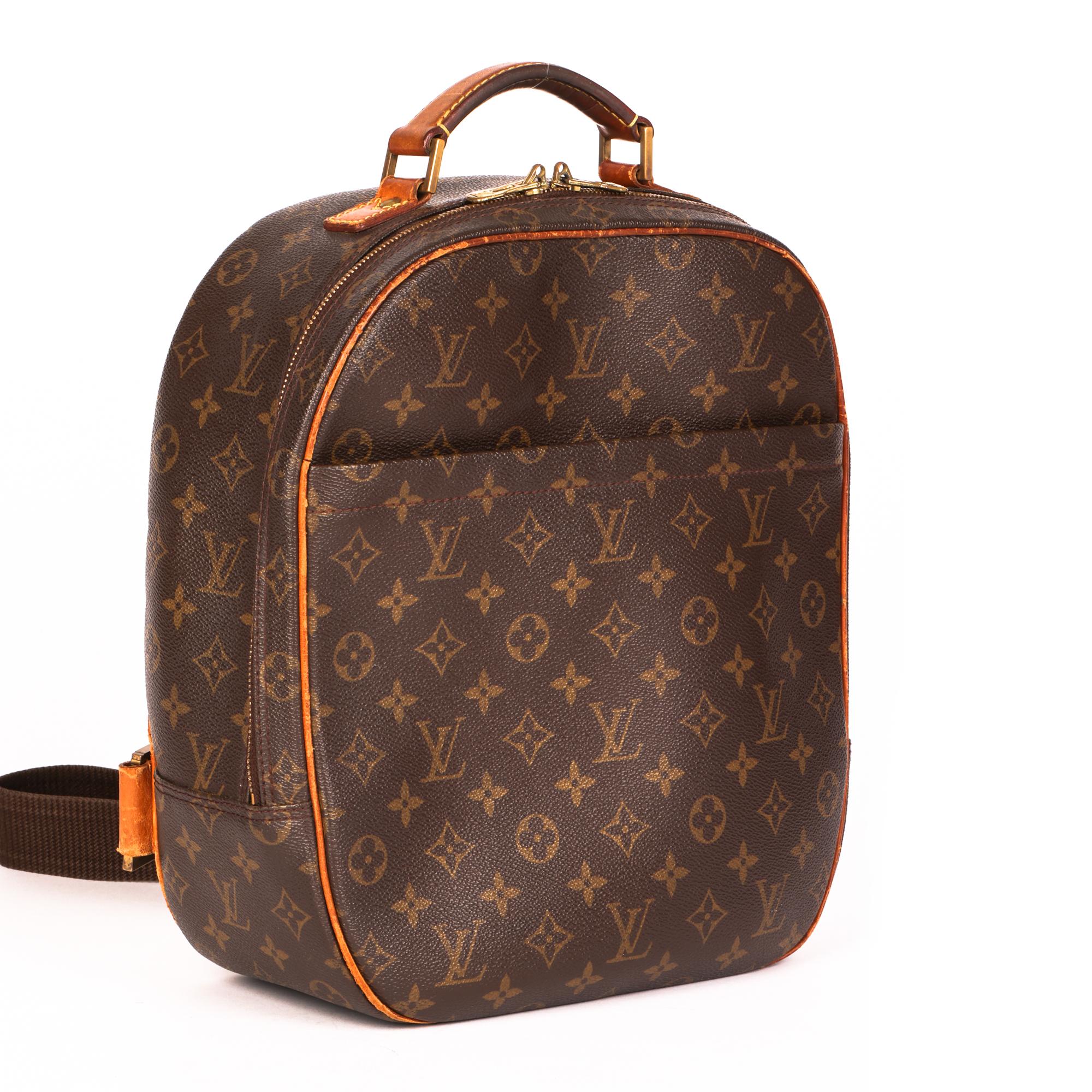 LOUIS VUITTON
Brown Monogram Coated Canvas & Vachetta Leather Packall MM

Xupes Reference: CB536
Serial Number: BA1020
Age (Circa): 2000
Authenticity Details: Date Stamp (Made in France)
Gender: Ladies
Type: Top Handle, Crossbody, Shoulder,