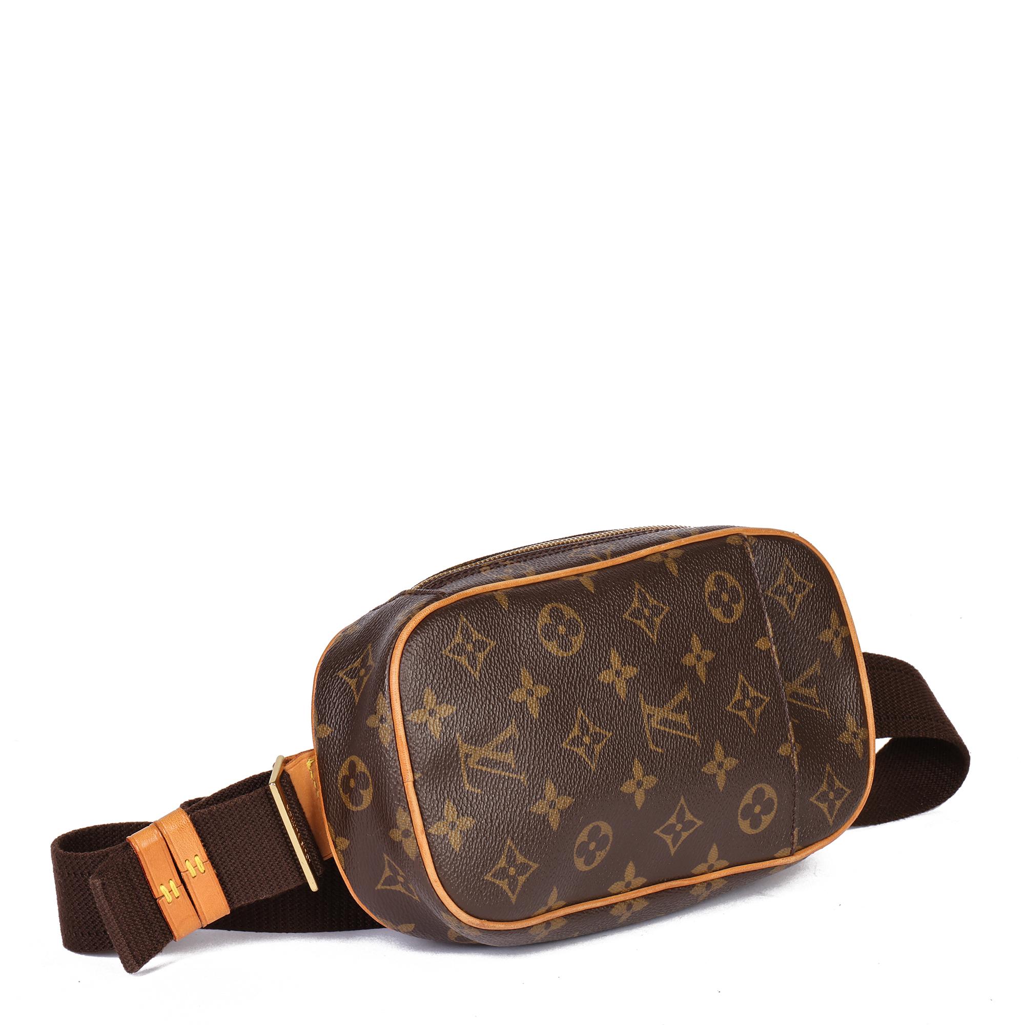 LOUIS VUITTON
Brown Monogram Coated Canvas & Vachetta Leather Pochette Gange

Xupes Reference: HB4807
Serial Number: CA0061
Age (Circa): 2001
Authenticity Details: Date Stamp (Made in Spain)
Gender: Ladies
Type: Shoulder, Crossbody

Colour: