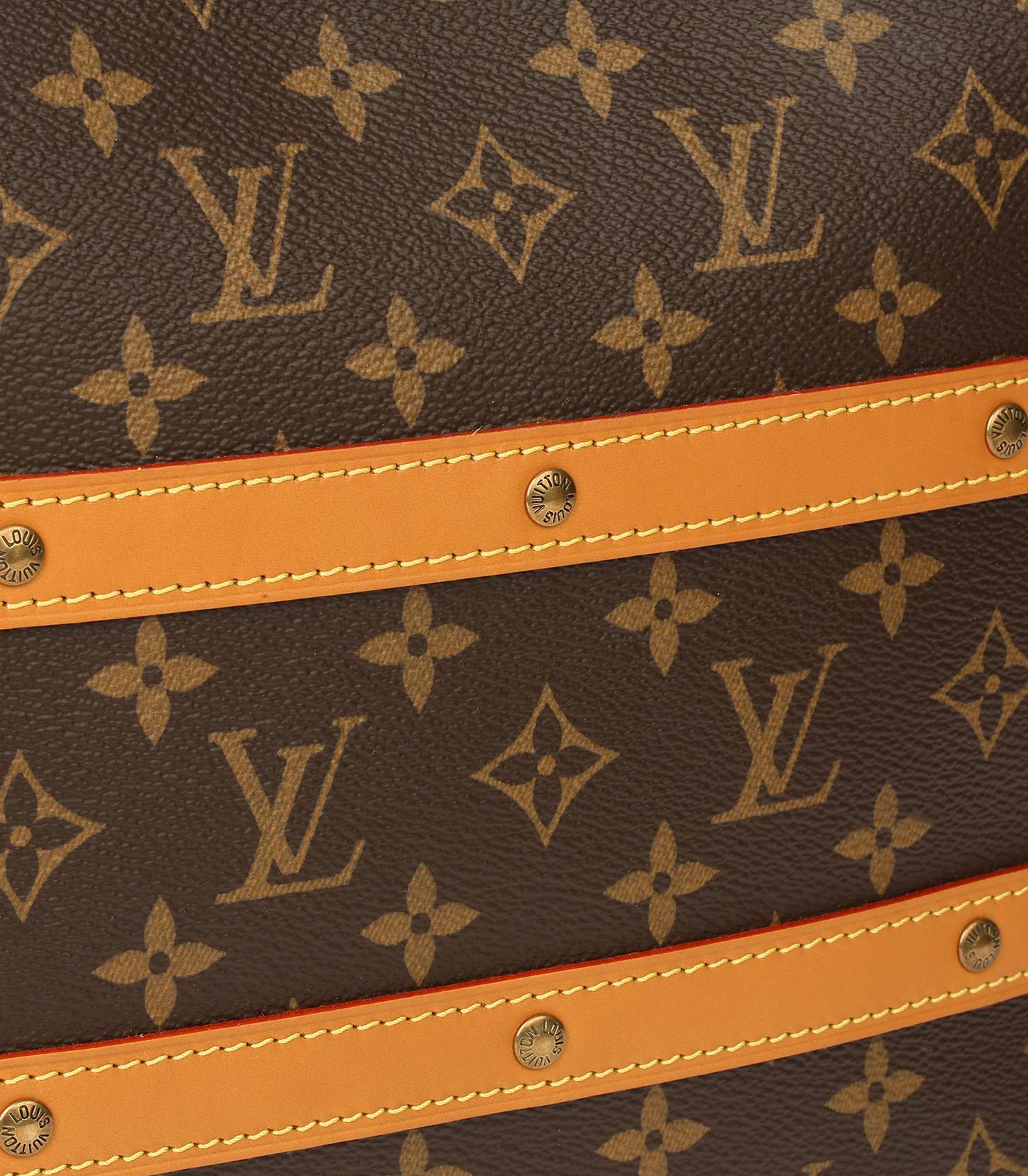 Louis Vuitton: un baule morbido in tela e pelle di Monogram marrone Coates e Vachetta. 2
