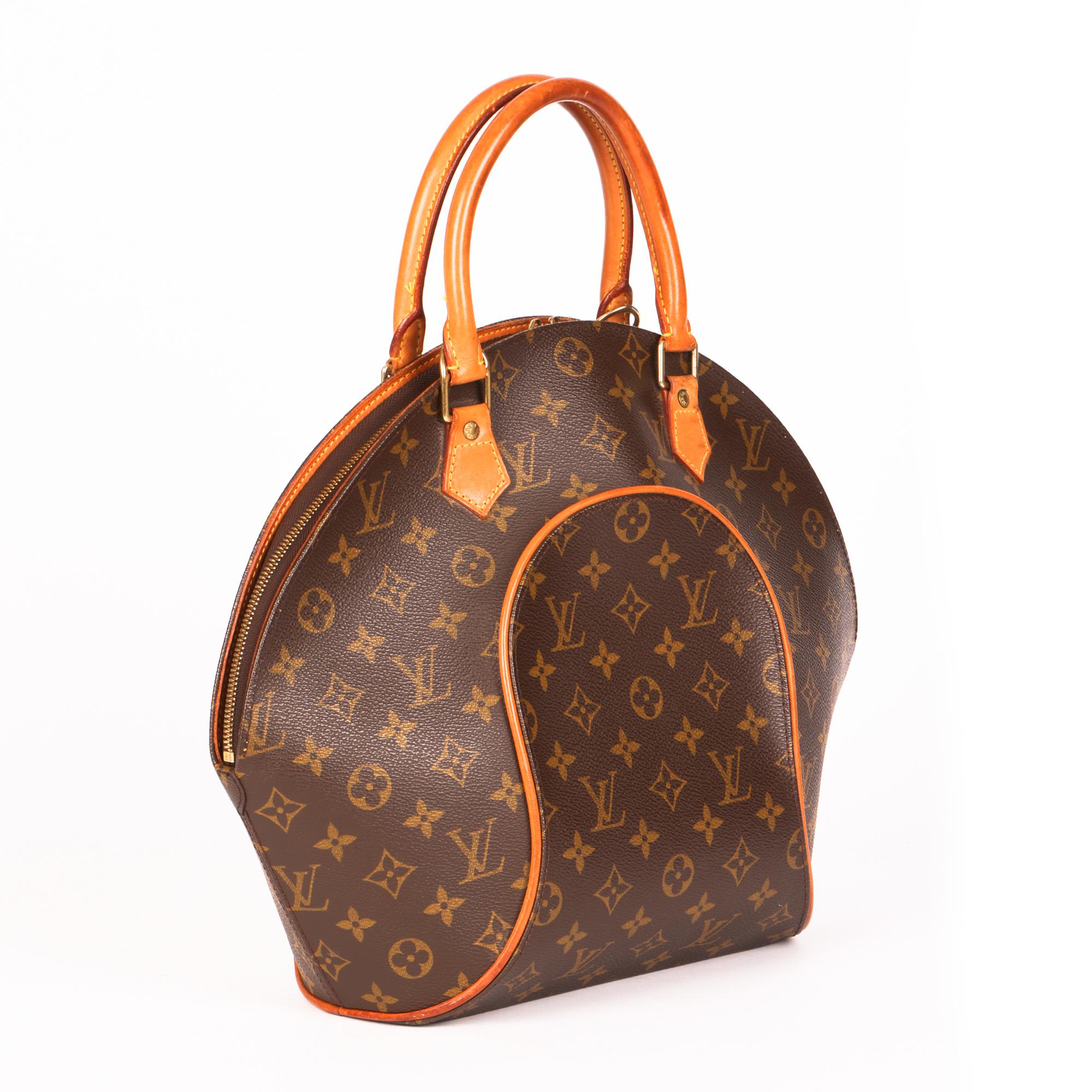 LOUIS VUITTON
Brown Monogram Coated Canvas & Vachetta Leather Vintage Ellipse MM

Xupes Reference: CB534
Serial Number: MI0919
Age (Circa): 1999
Authenticity Details: Date Stamp (Made in France)
Gender: Ladies
Type: Tote

Colour: Brown
Hardware: