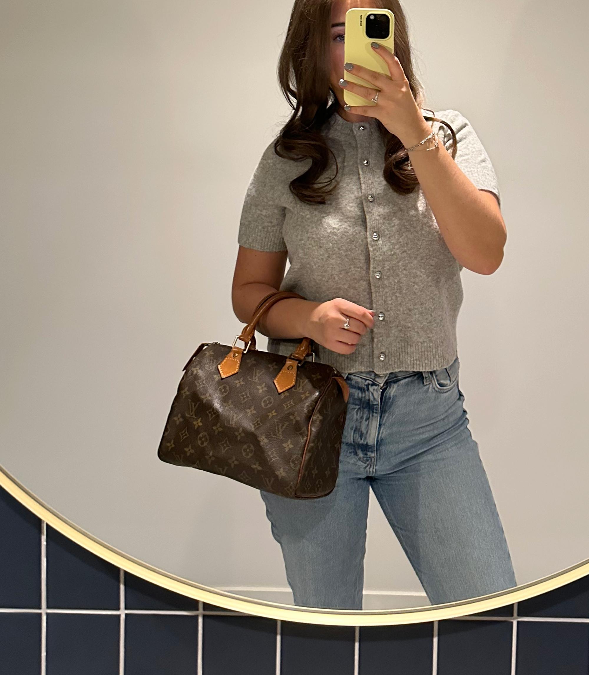Louis Vuitton Brown Monogramm beschichtetem Segeltuch & Vachetta Leder Vintage Speedy 25

Details zum Produkt
Xupes Ref: CB1561
Marke: Louis Vuitton
Modell: Speedy 25
Art: Tote
Seriennummer: SP0050
Alter: 2000
Farbe: Braun
Hardware:
