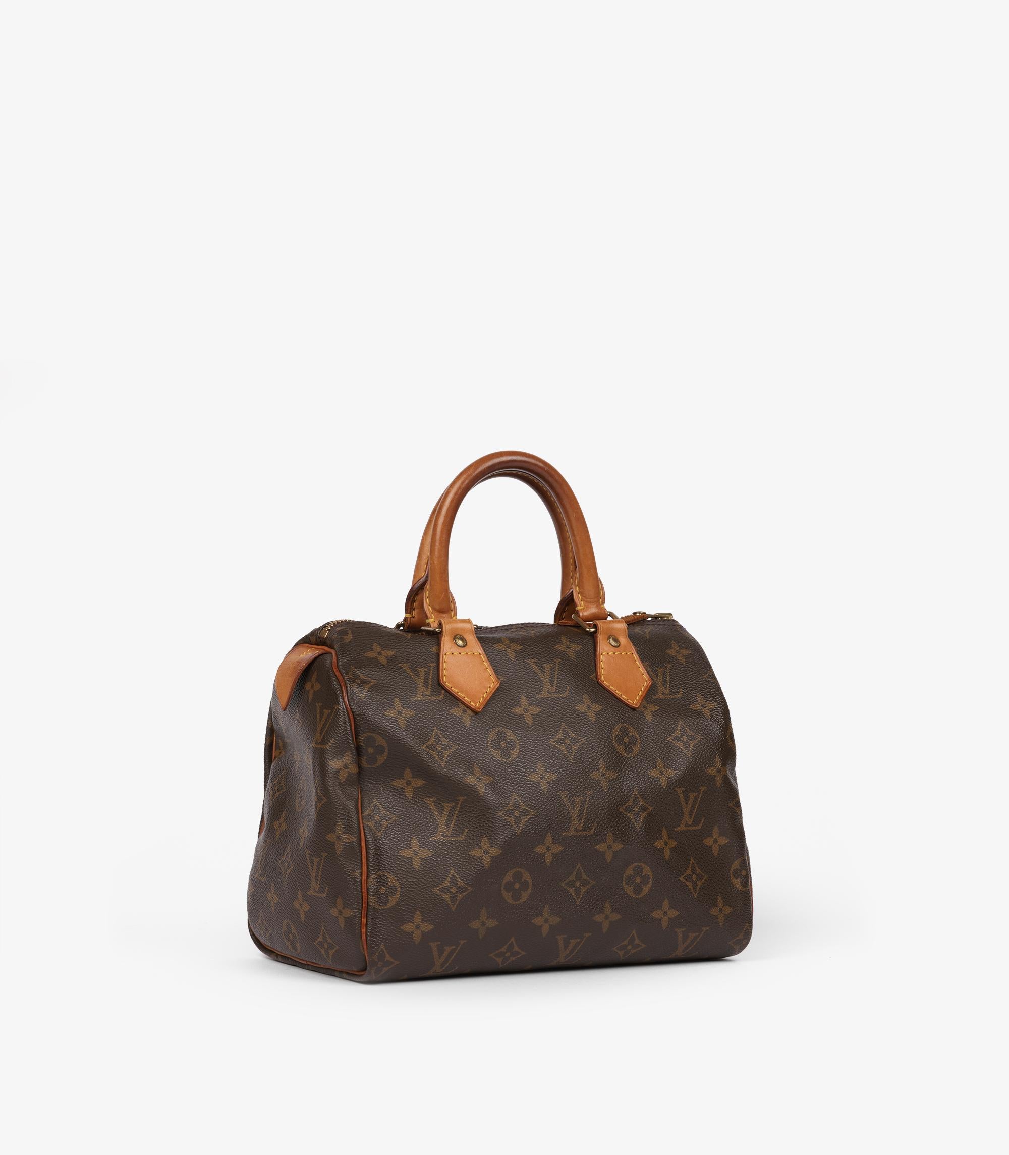 Louis Vuitton Brown Monogram Coated Canvas & Vachetta Leather Vintage Speedy 25

Détails du produit
Xupes Ref : CB1561
Marque : Louis Vuitton
Modèle : Speedy 25
Type : Fourre-tout
Numéro de série : SP0050
Age : 2000
Couleur : brun
Matériel : Laiton