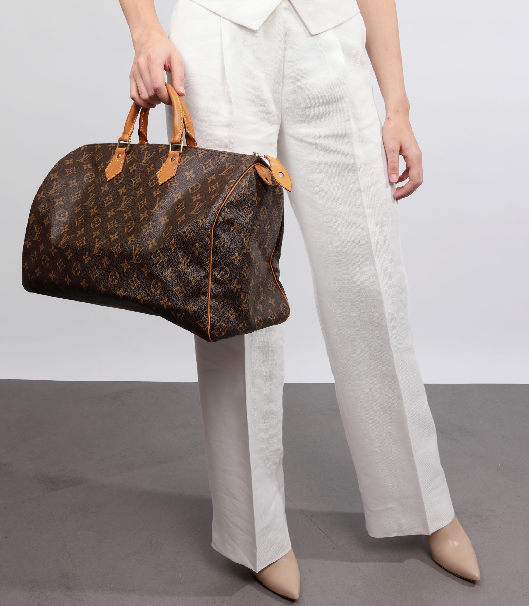 Louis Vuitton Brown Monogram Coated Canvas & Vachetta Leather Vintage Speedy 40

Brand- Louis Vuitton
Model- Speedy 40
Product Type- Tote
Serial Number- SP****
Age- Circa 1996
Colour- Brown
Hardware- Antiqued Gold
Material(s)- Coated Canvas,