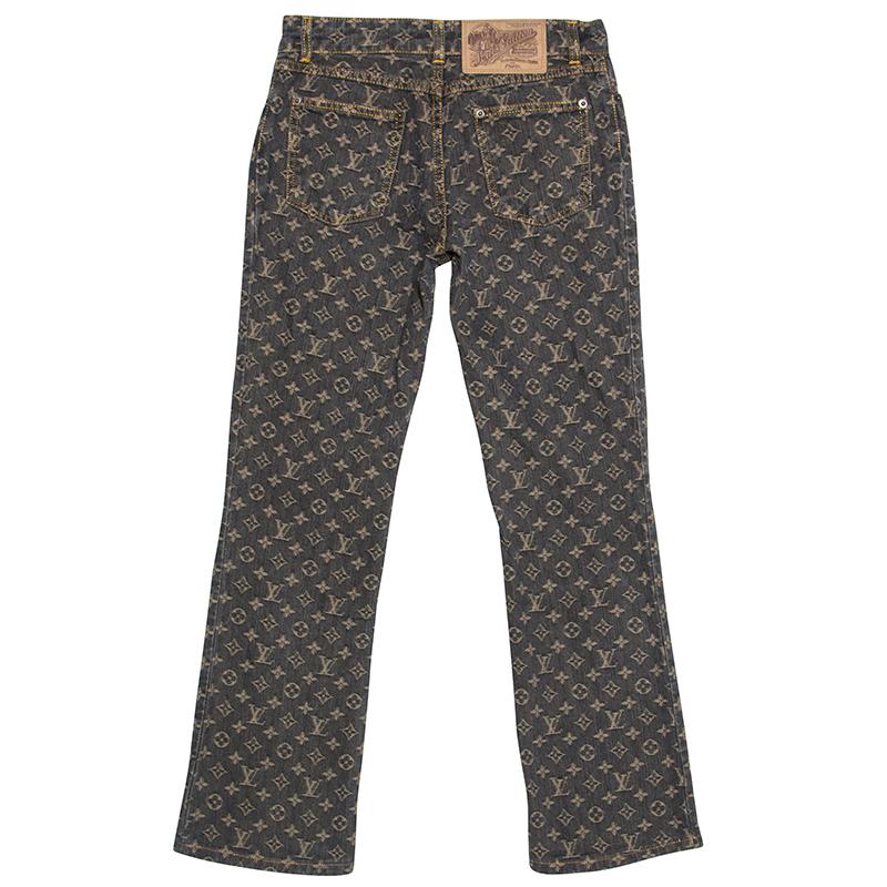 Louis Vuitton has charmed and graced the wardrobes of fashion lovers all over the world! It continues to do so with these fabulous jeans that spell nothing but chic. They are made of 100% cotton and feature the brand's signature Monogram detailed