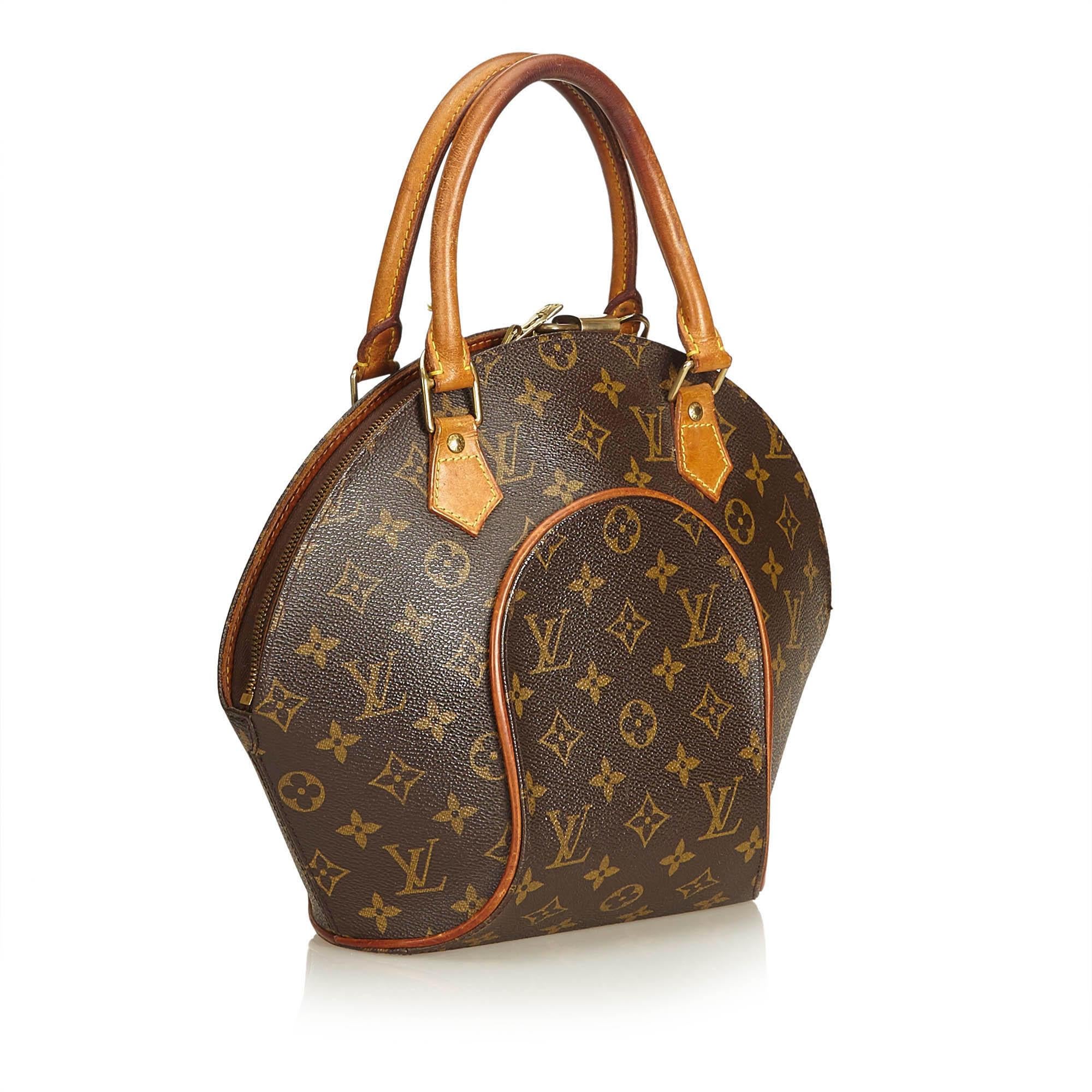 The Ellipse MM features rolled vachetta handles, the Monogram canvas, vachetta trim, a top zip closure, an interior flat pocket, and a D-ring. It carries as B condition rating.

Inclusions: 
Padlock


Louis Vuitton pieces do not come with an