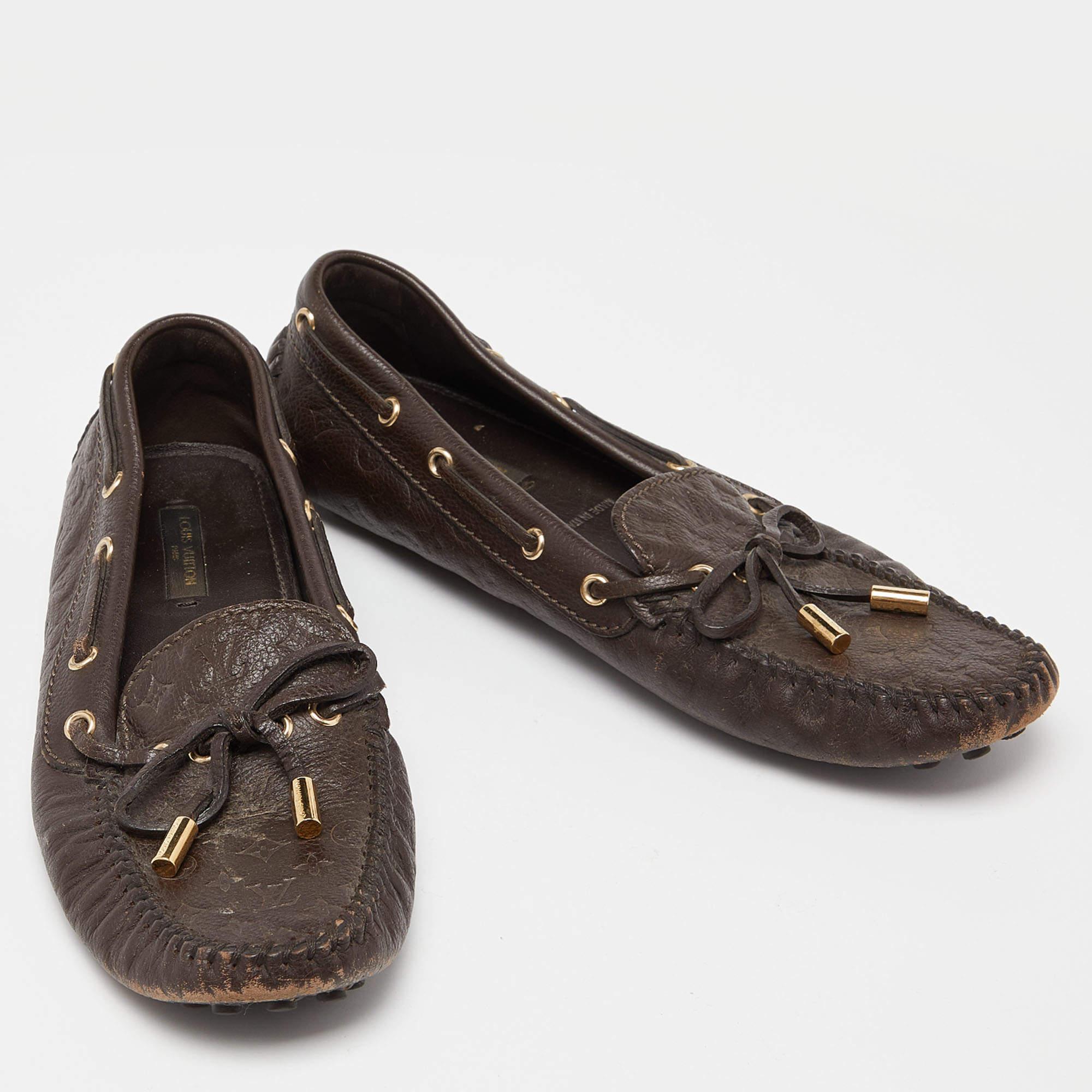 Louis Vuitton Brown Monogram Embossed Leather Gloria Loafers Size 37 In Good Condition For Sale In Dubai, Al Qouz 2