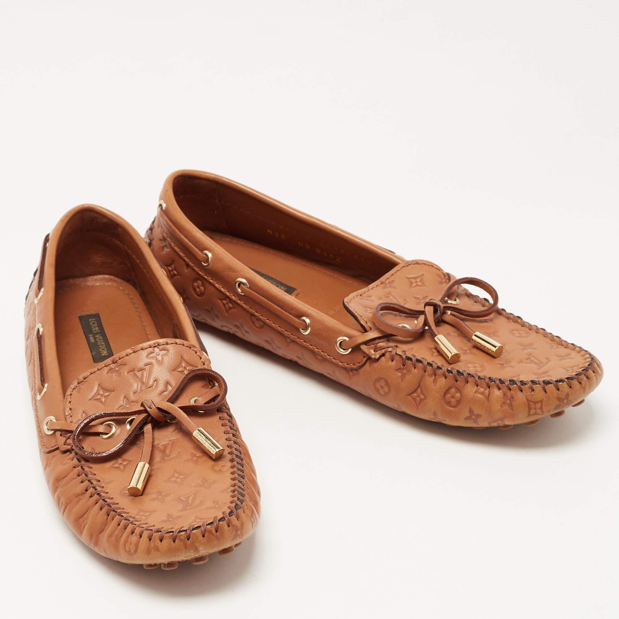 Louis Vuitton Brown Monogram Embossed Leather Gloria Loafers Size 38 In Good Condition In Dubai, Al Qouz 2