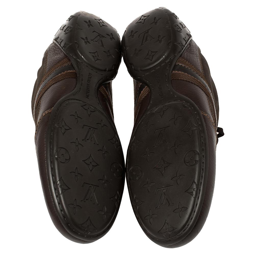 Louis Vuitton Brown Monogram Embossed Leather Lace Up Sneakers Size 42 In Fair Condition In Dubai, Al Qouz 2