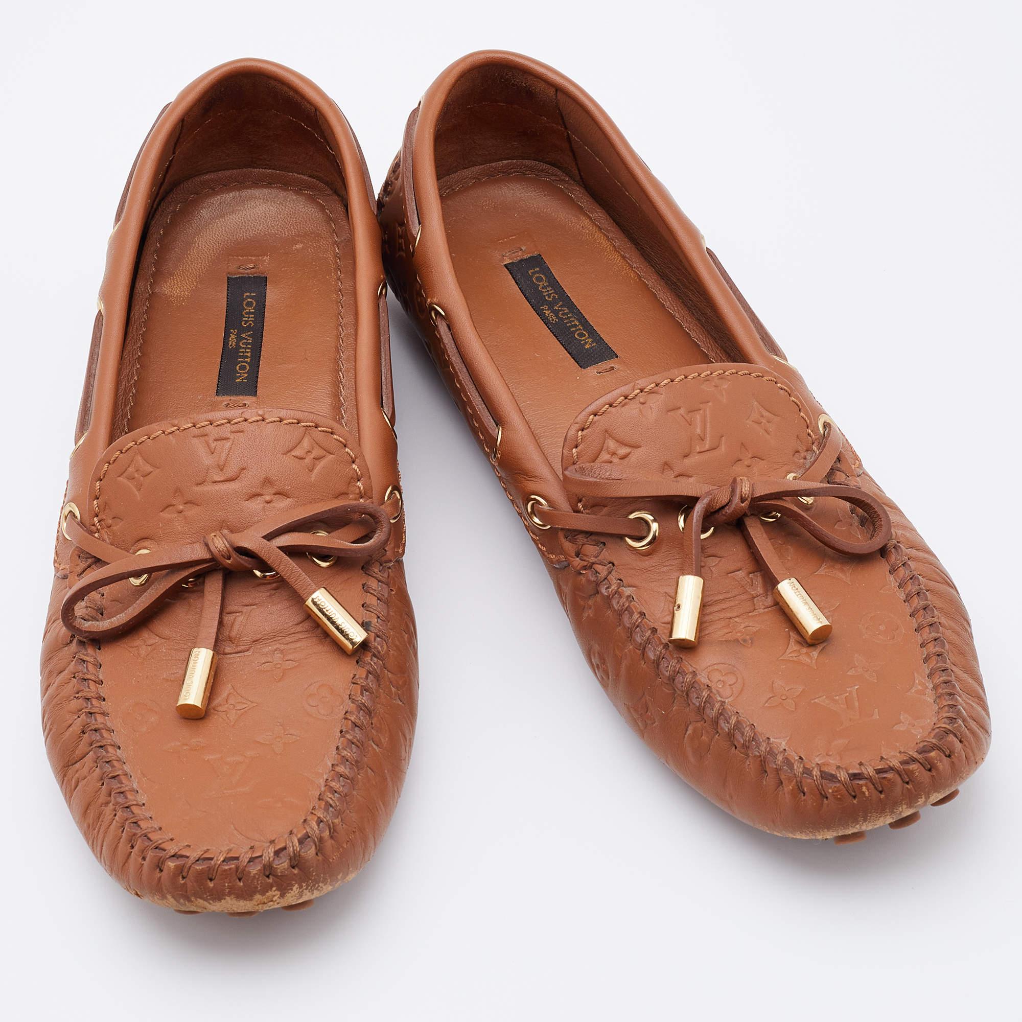 Practical, fashionable, and durable—these designer loafers are carefully built to be fine companions to your everyday style. They come made using the best materials to be a prized buy.

Includes: Original Dustbag