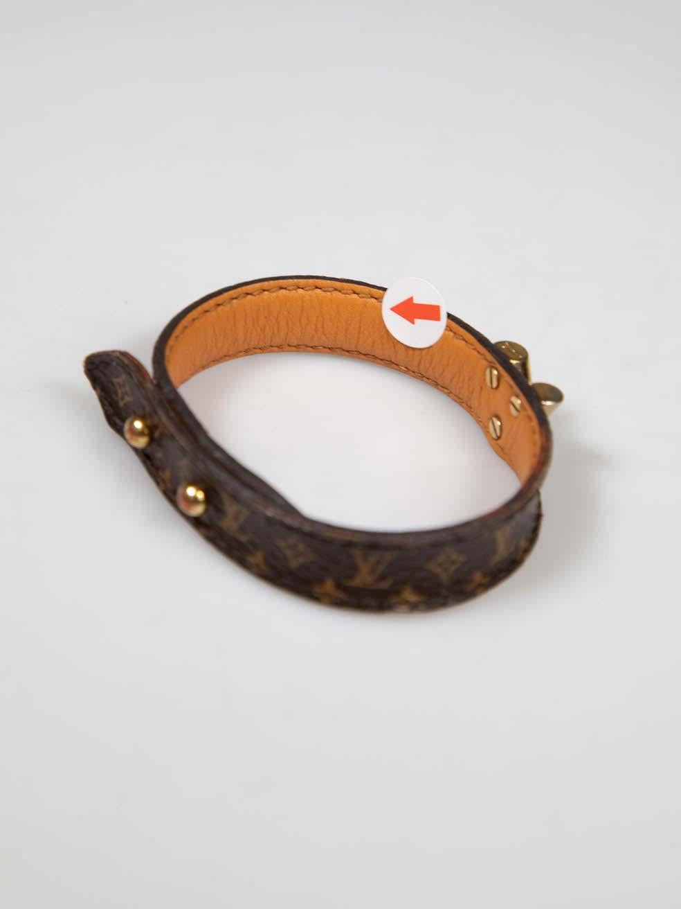Louis Vuitton Brown Monogram Essential V Bracelet For Sale 2