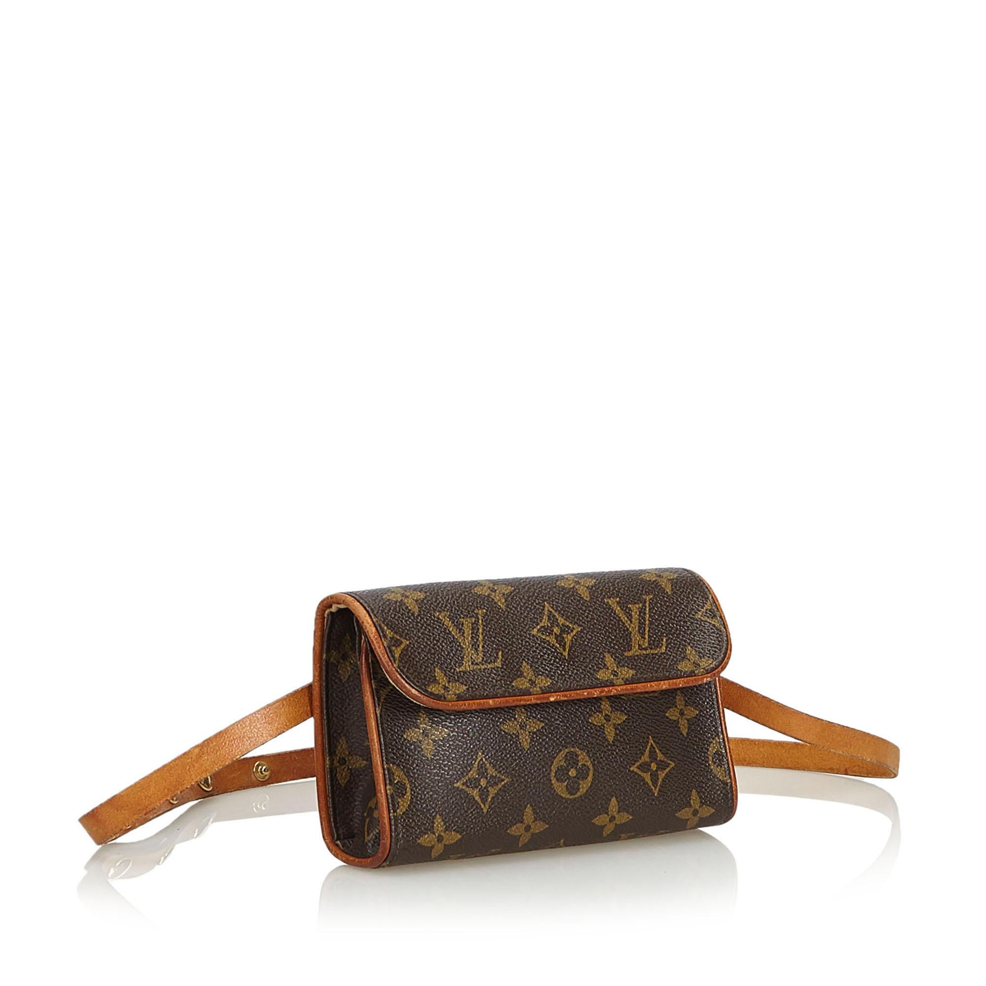 The Pochette Florentine features a front flap, leather tabs at the back for the belt, Alcantara lining, and a cowhide belt. It carries as B condition rating.

Inclusions: 
This item does not come with inclusions.


Louis Vuitton pieces do not come