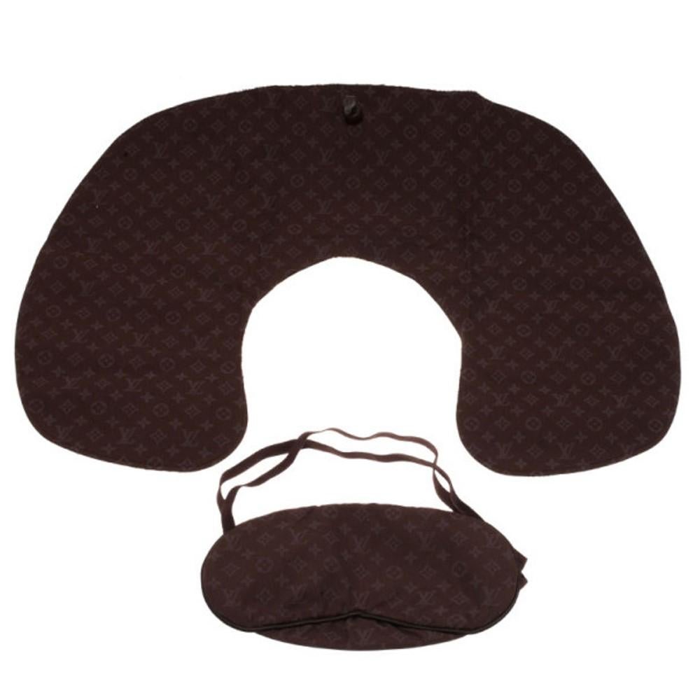 This VIP Louis Vuitton travel set features a classic LV monogram pillow case and eye mask, which can be neatly folded away into a convenient carrying pouch. Crafted from nylon, the eye mask has an elastic back, and the inflatable pillow can be blown