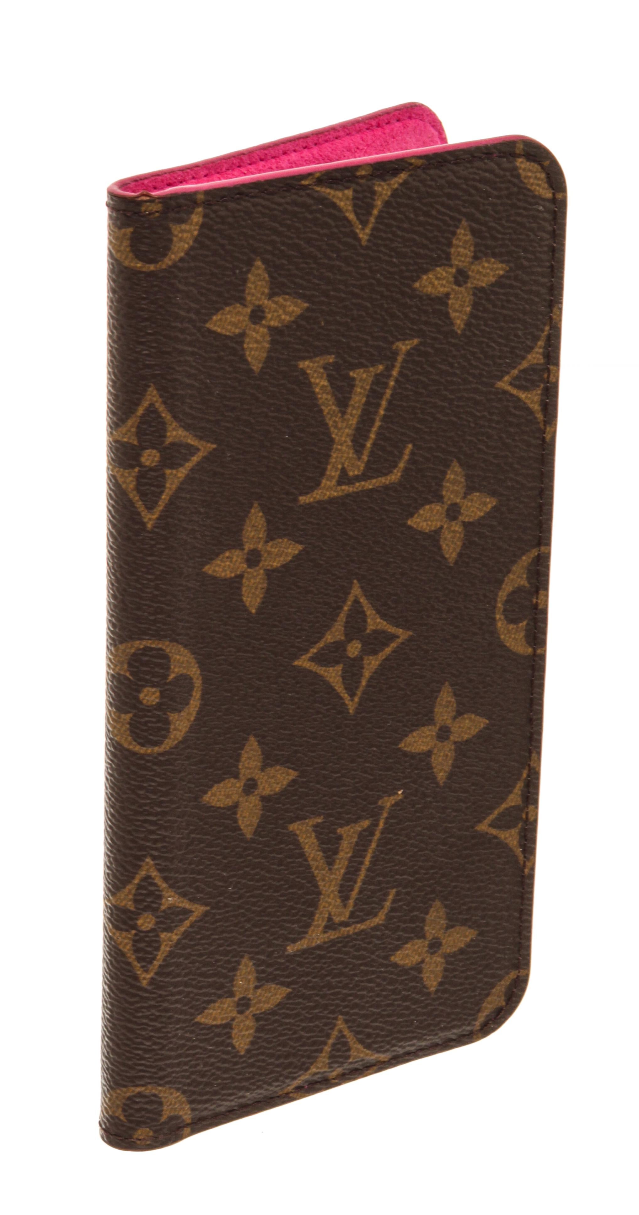 Louis Vuitton Brown Monogram iPhone Xs Max Folio Case features pink lining, interior card holder and slip pocket with flap-closure.
74718MSC