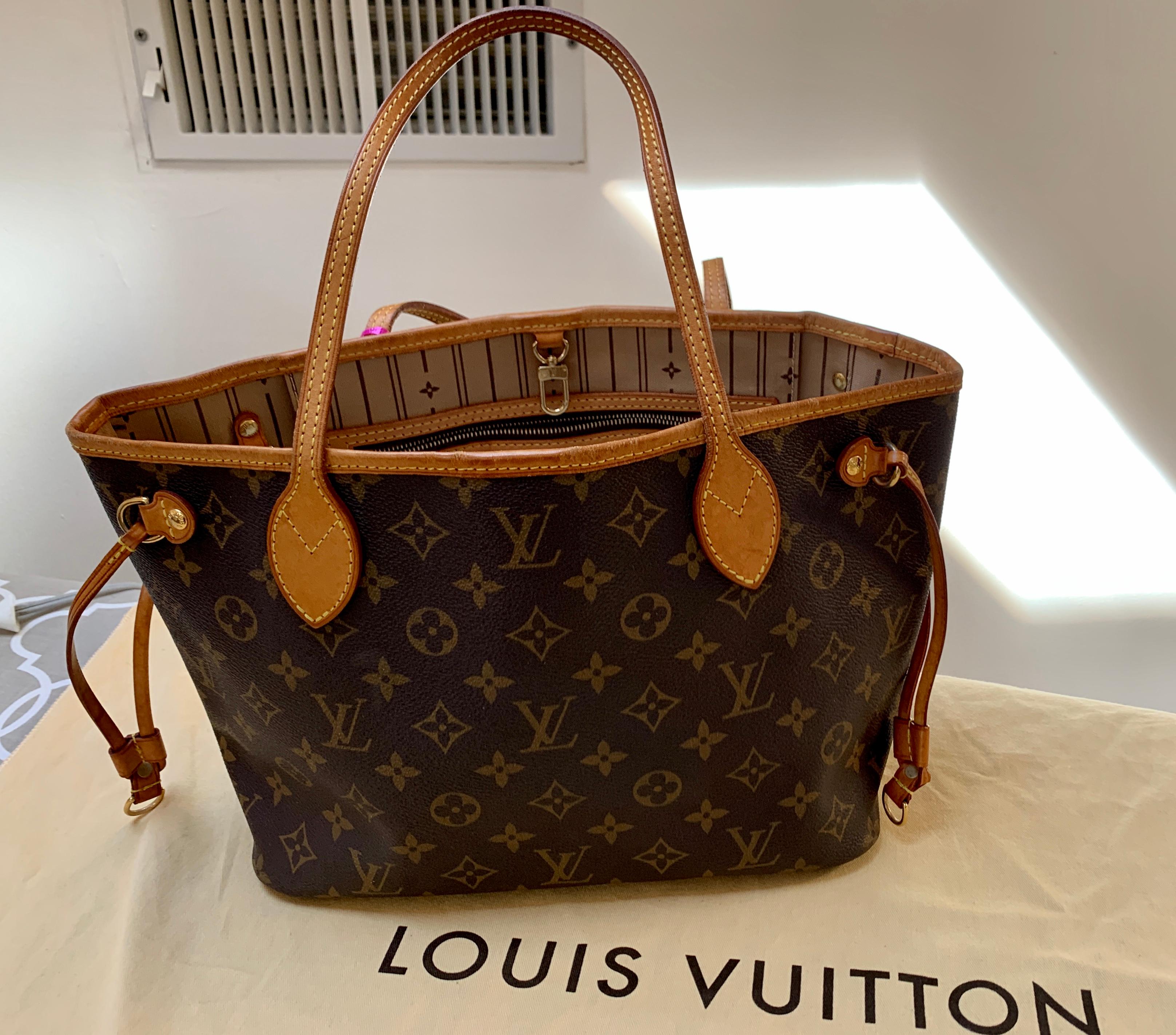 Louis Vuitton Neverfull Pm Monogram Brown Tote
Brown and tan monogram coated canvas Louis Vuitton Neverfull PM with brass hardware, dual flat shoulder straps, tan Vachetta leather trim, drawstring accents at sides, tonal striped canvas lining,