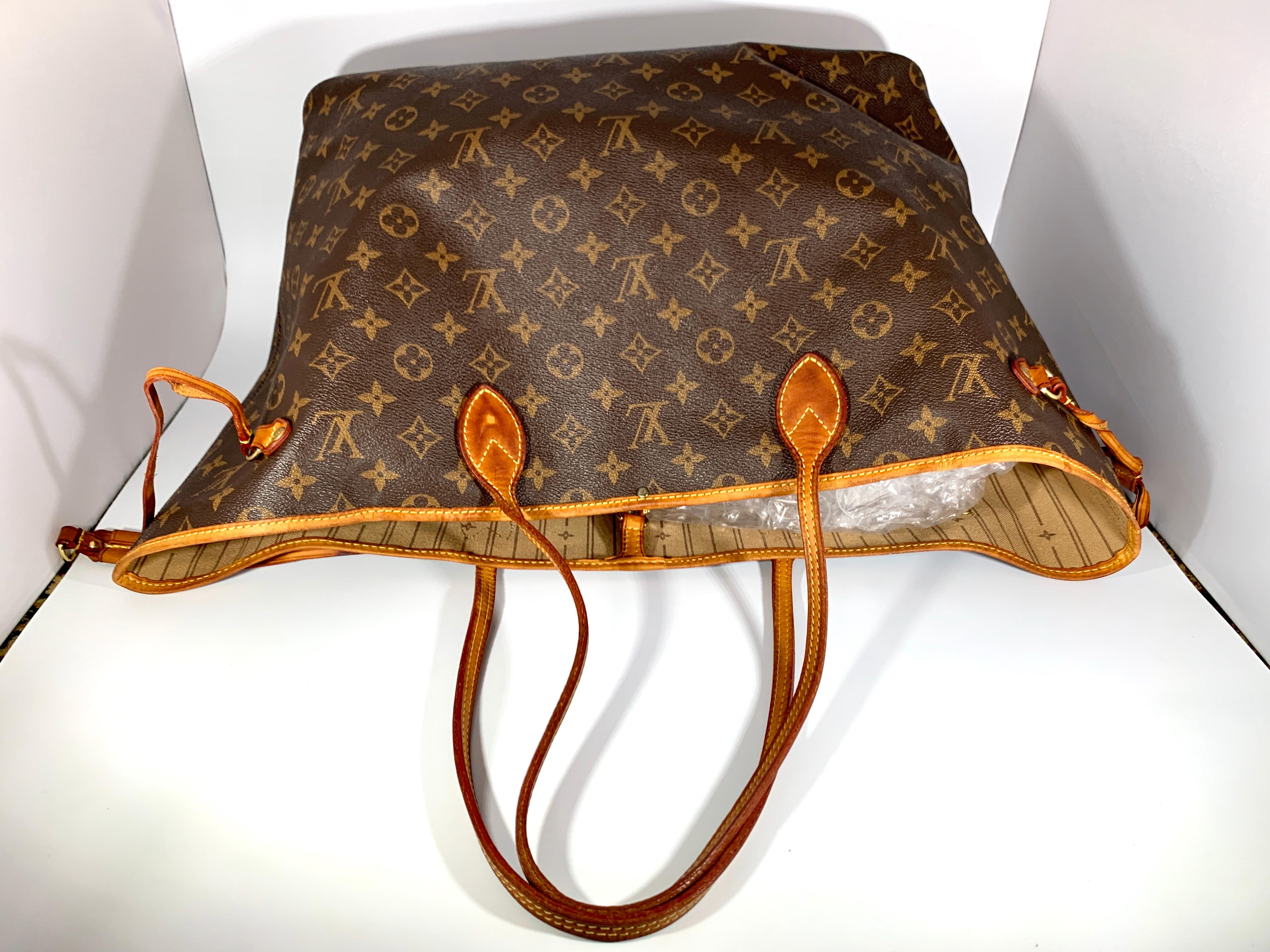 LOUIS VUITTON Brown Monogram Neverfull With a pouch, Canvas MM Tote Beige 2