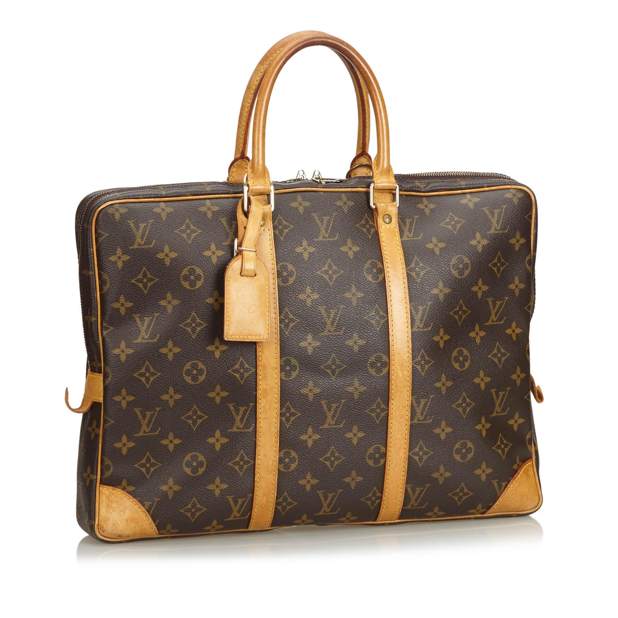 The Porte- Documents Voyage features a monogram canvas body, rolled leather handles, top zip closure, and interior slip pockets. It carries as B condition rating.

Inclusions: 
This item does not come with inclusions.


Louis Vuitton pieces do not