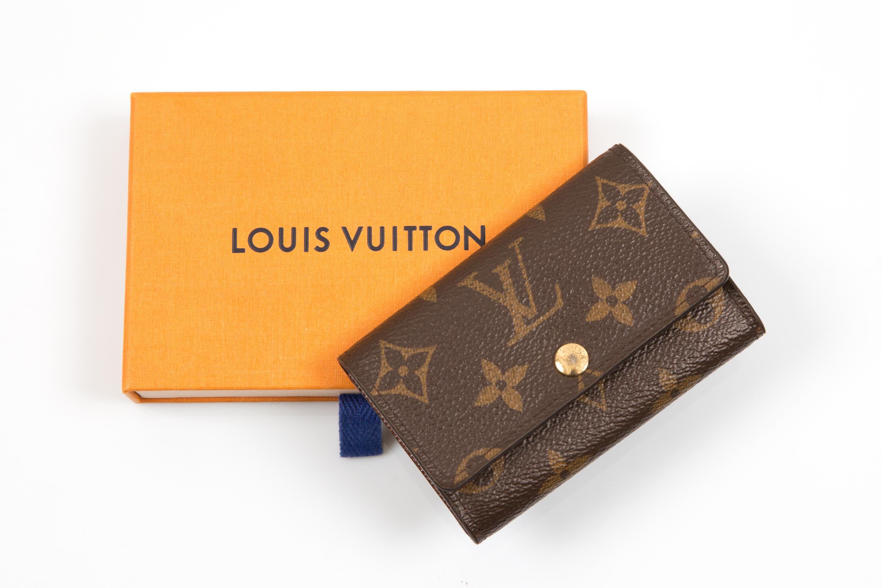 Porte-clés à six crochets Louis Vuitton Monogram marron en vente 1
