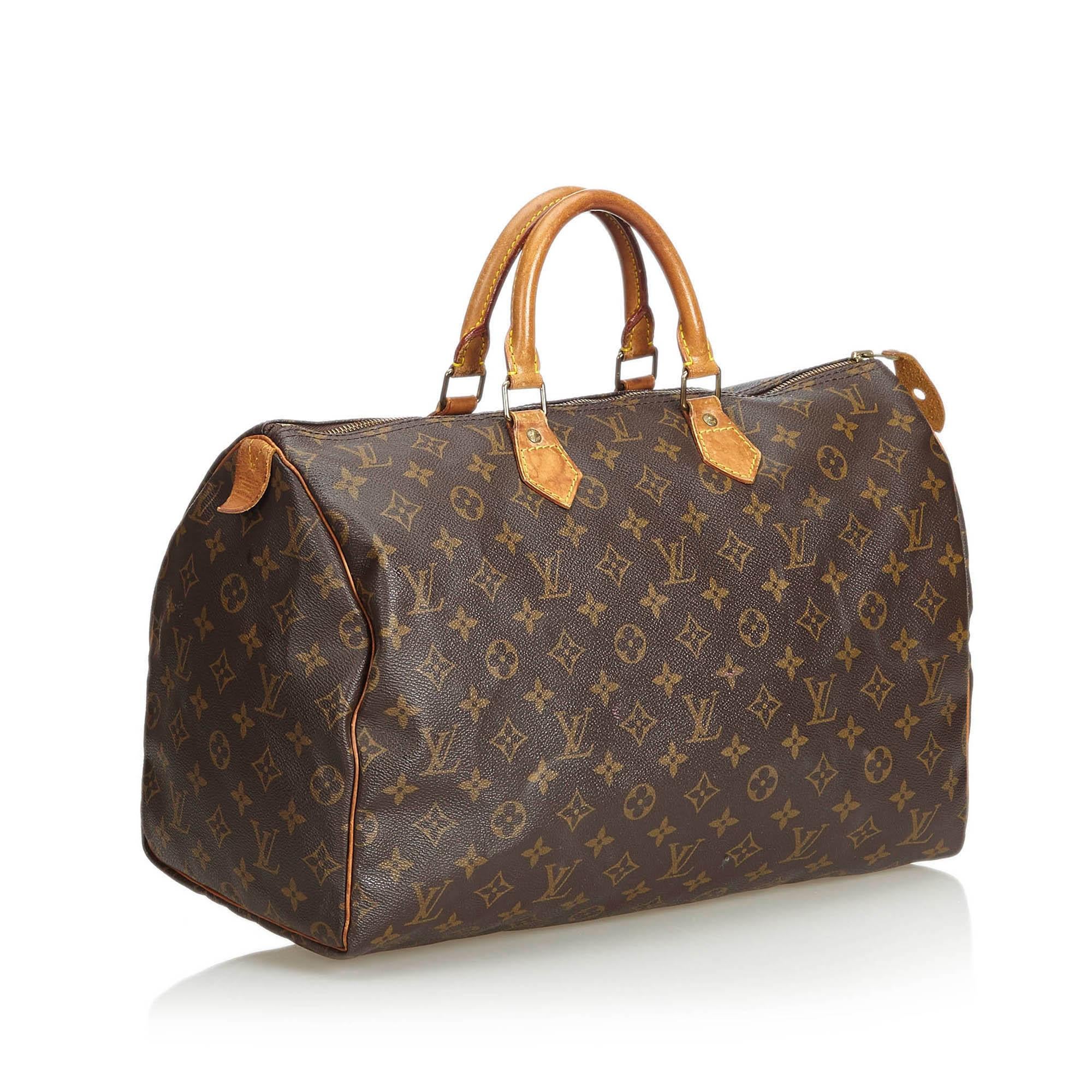 The Speedy 40 features the Monogram canvas, vachetta handles and trim, a top zip closure, and an interior pocket. It carries as B condition rating.

Inclusions: 
This item does not come with inclusions.


Louis Vuitton pieces do not come with an