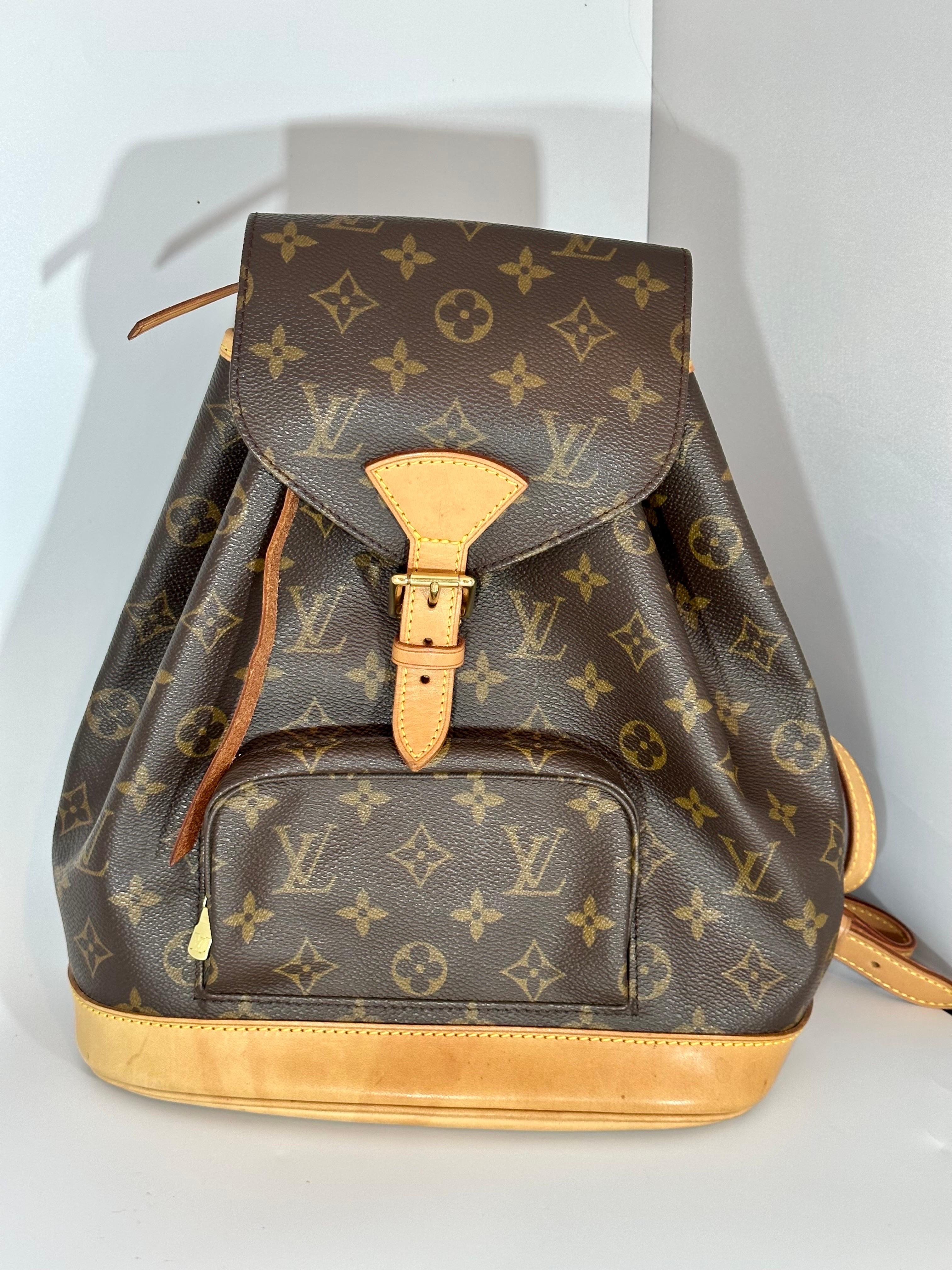 LOUIS VUITTON Brown Monogram  Vintage  Montsouris  Bagpack GM In Good Condition For Sale In New York, NY