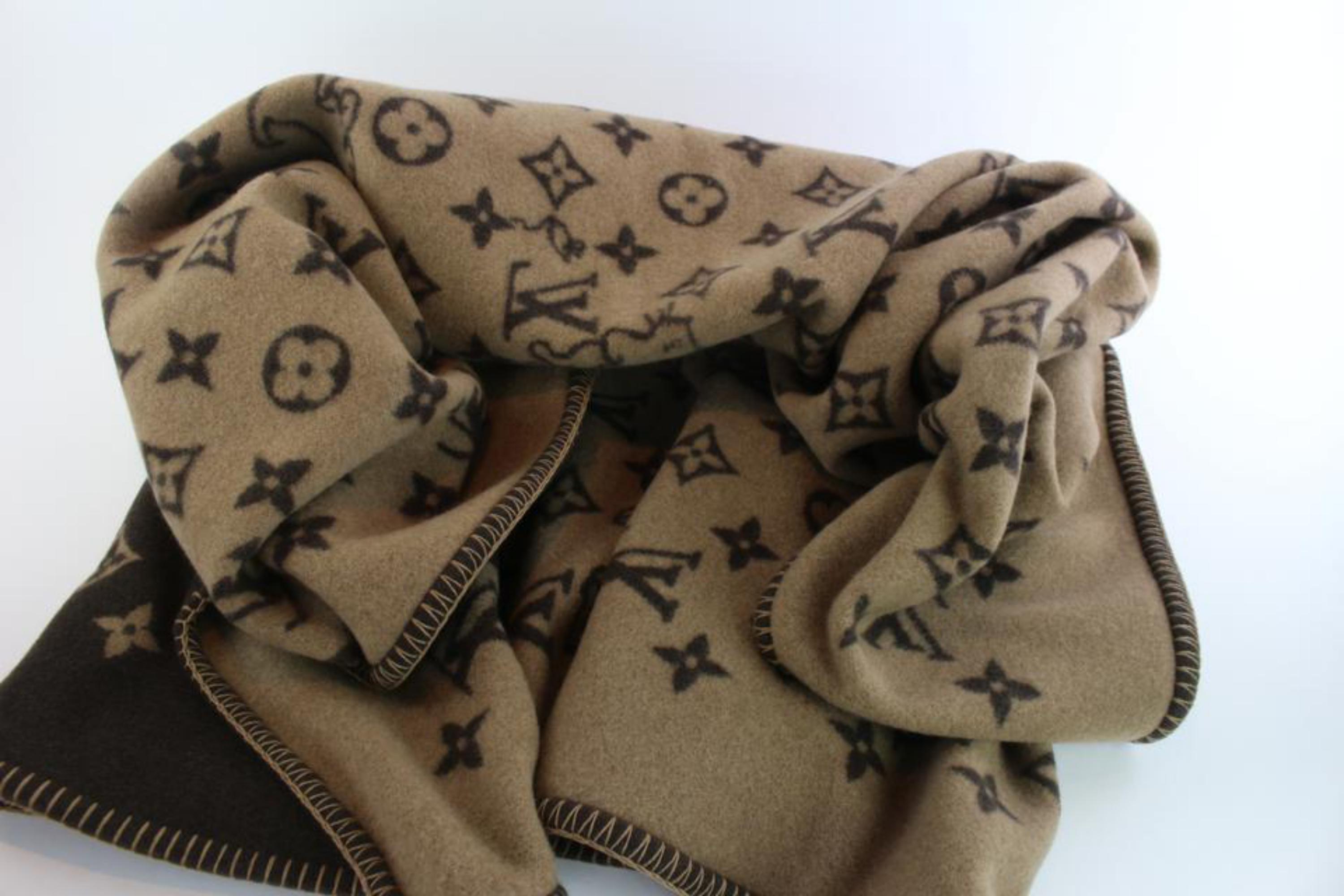 Louis Vuitton Brown Neo (Runway) Grace Coddington  Catogram Wool Blanket 21lz102 In New Condition For Sale In Forest Hills, NY