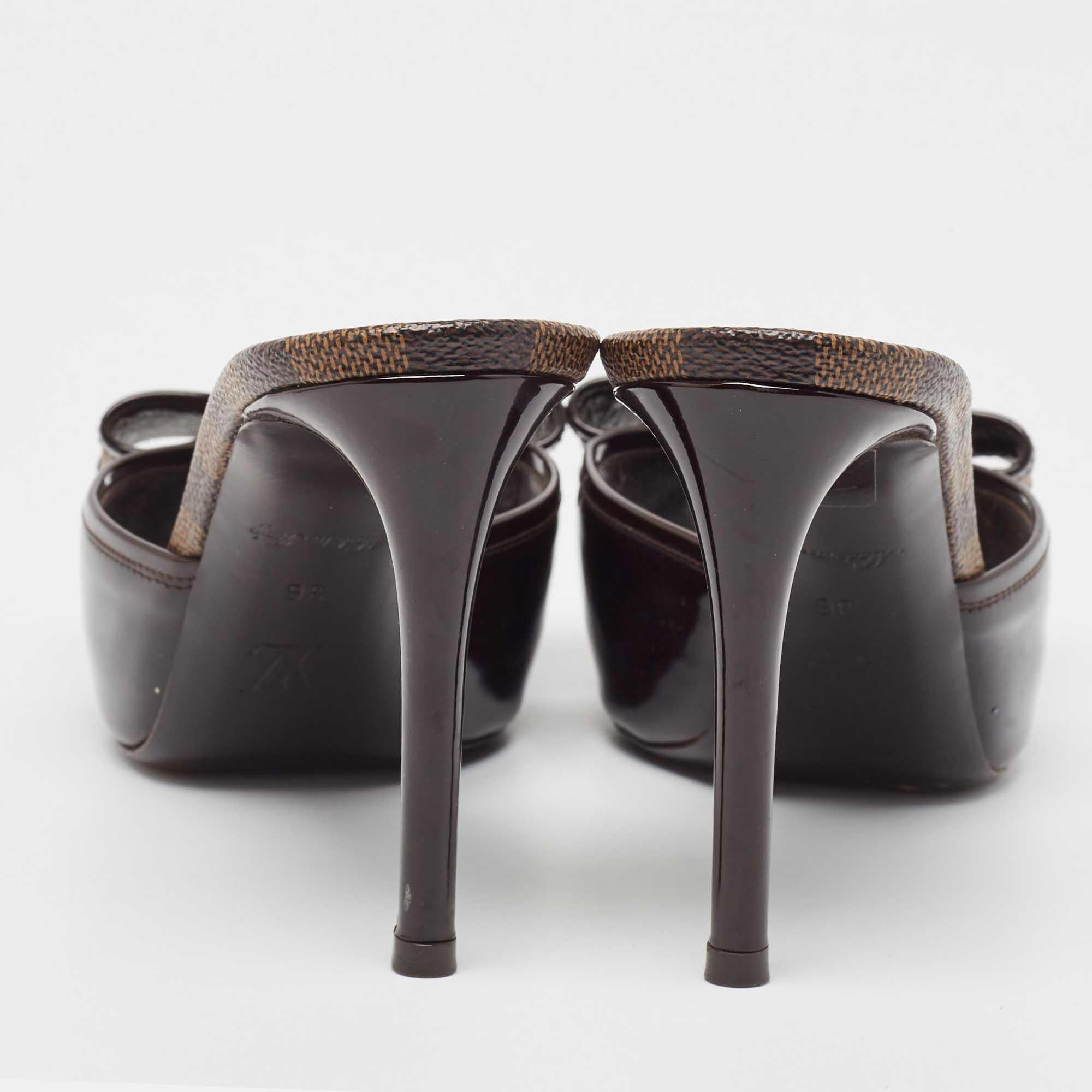 Women's Louis Vuitton Brown Patent Leather and Damier Ebene Bow Slide Sandals Size 36 For Sale