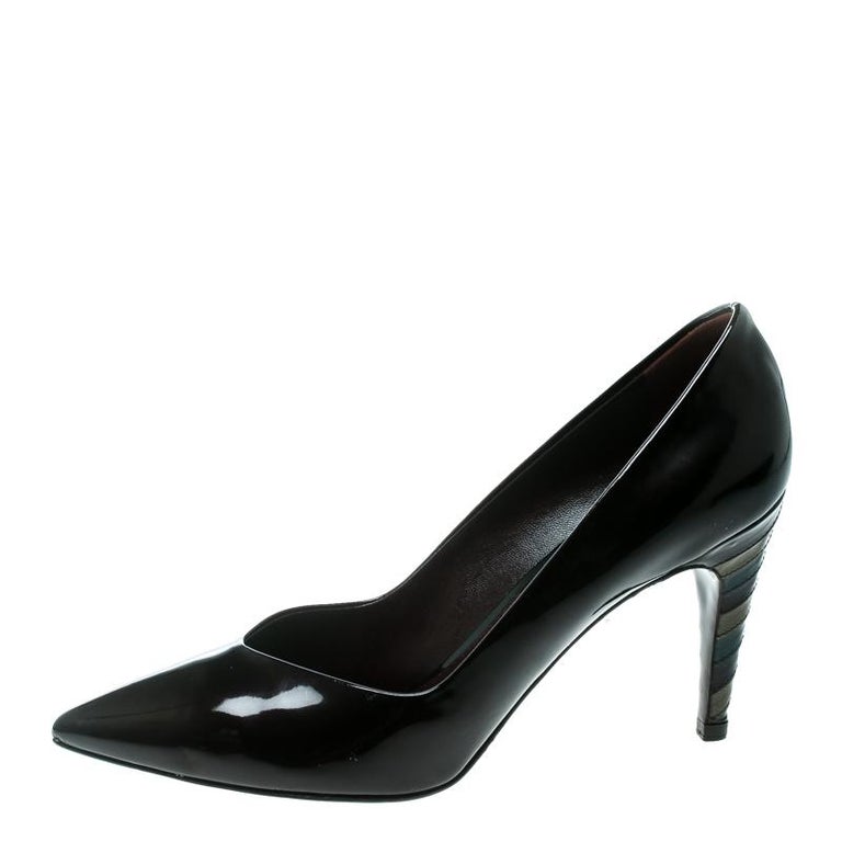Louis Vuitton Women Sandals - 6 For Sale on 1stDibs