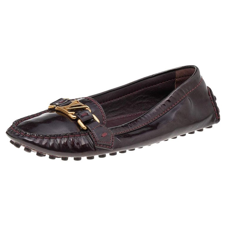 afbalanceret en anden ægteskab Louis Vuitton Brown Patent Leather Slip on Loafers Size 38 For Sale at  1stDibs