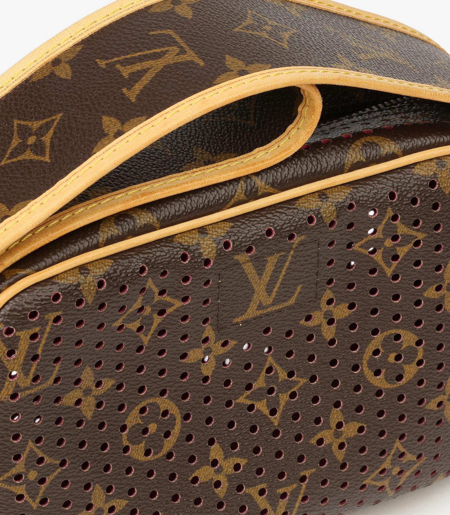 Louis Vuitton Marrone Monogram traforato in tela rivestita, Fuschia Mini Trocadero in vendita 2