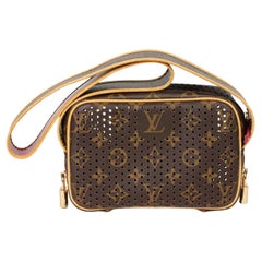 Louis Vuitton Marrone Monogram traforato in tela rivestita, Fuschia Mini Trocadero