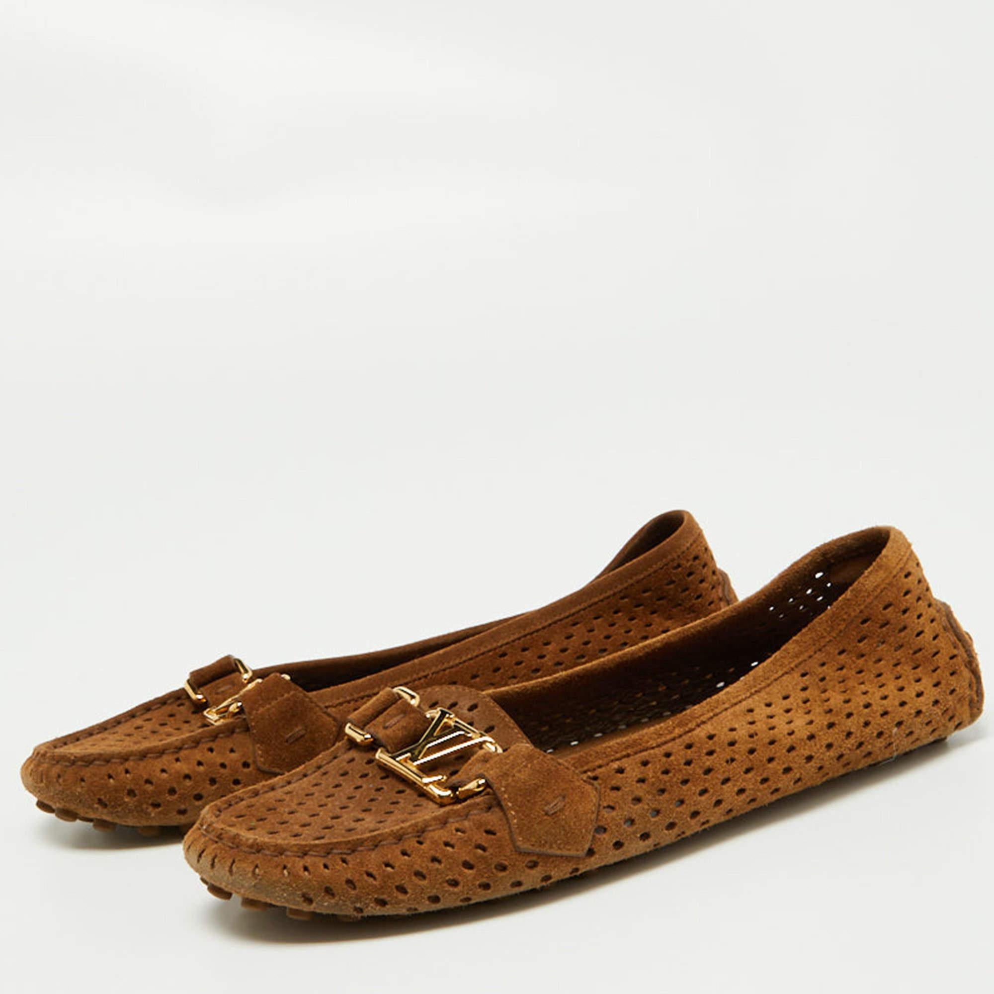 Practical  fashionable  and durableâ€”these designer loafers are carefully built to be fine companions to your everyday style. They come made using the best materials to be a prized buy.